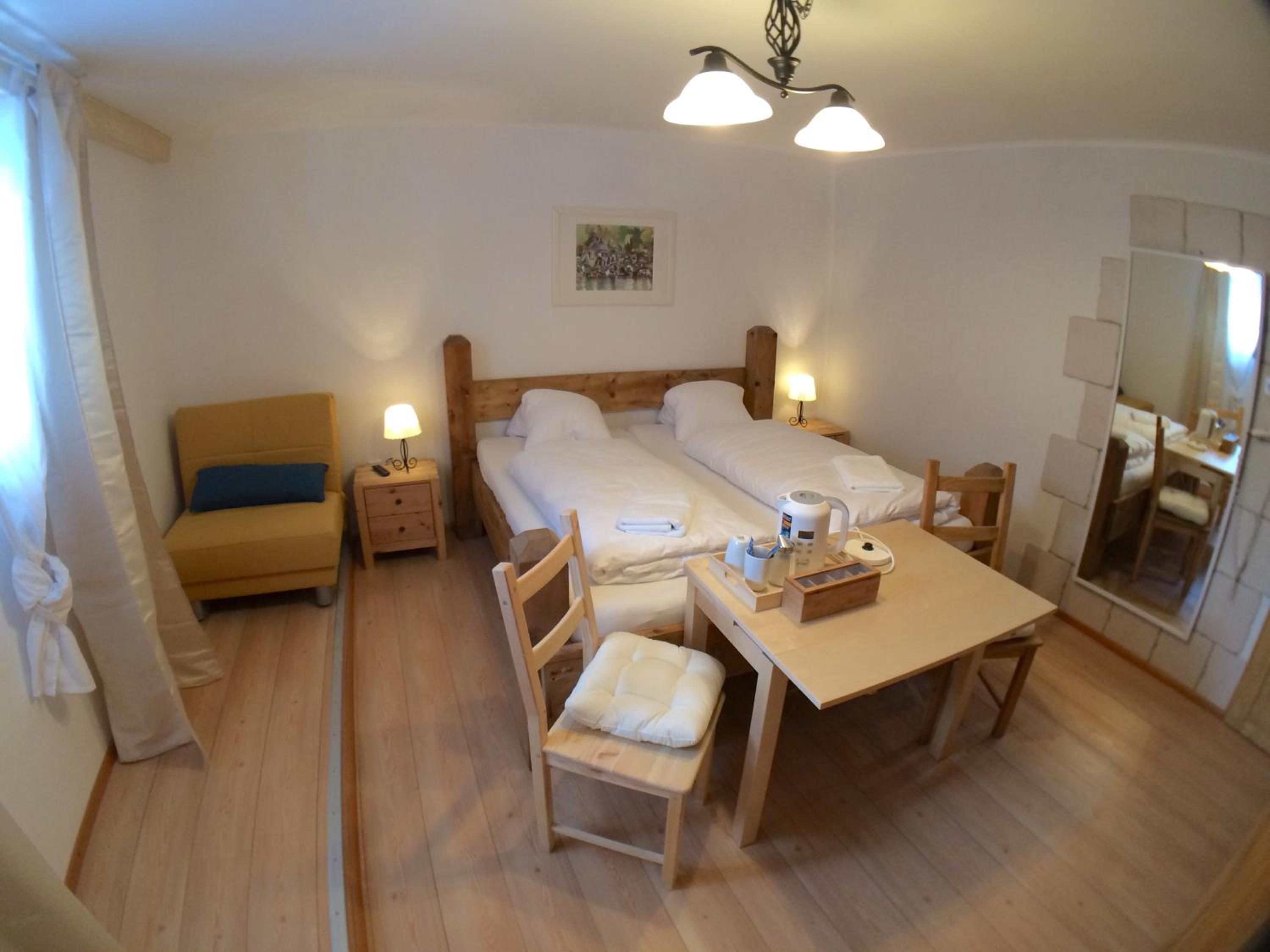 Small Double Room with Extra Bed - Photo 2