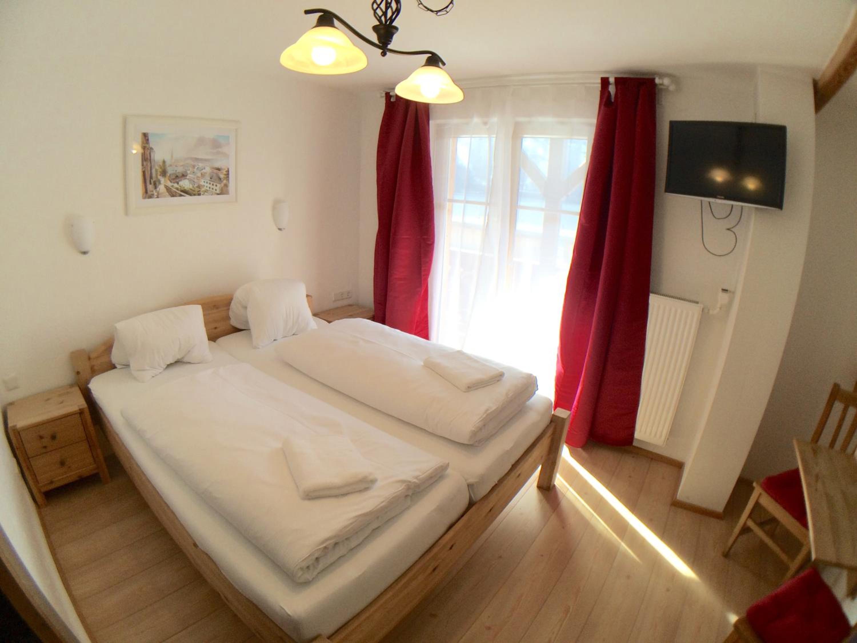 Small Double Room with Lake View - Second Floor - Photo 1