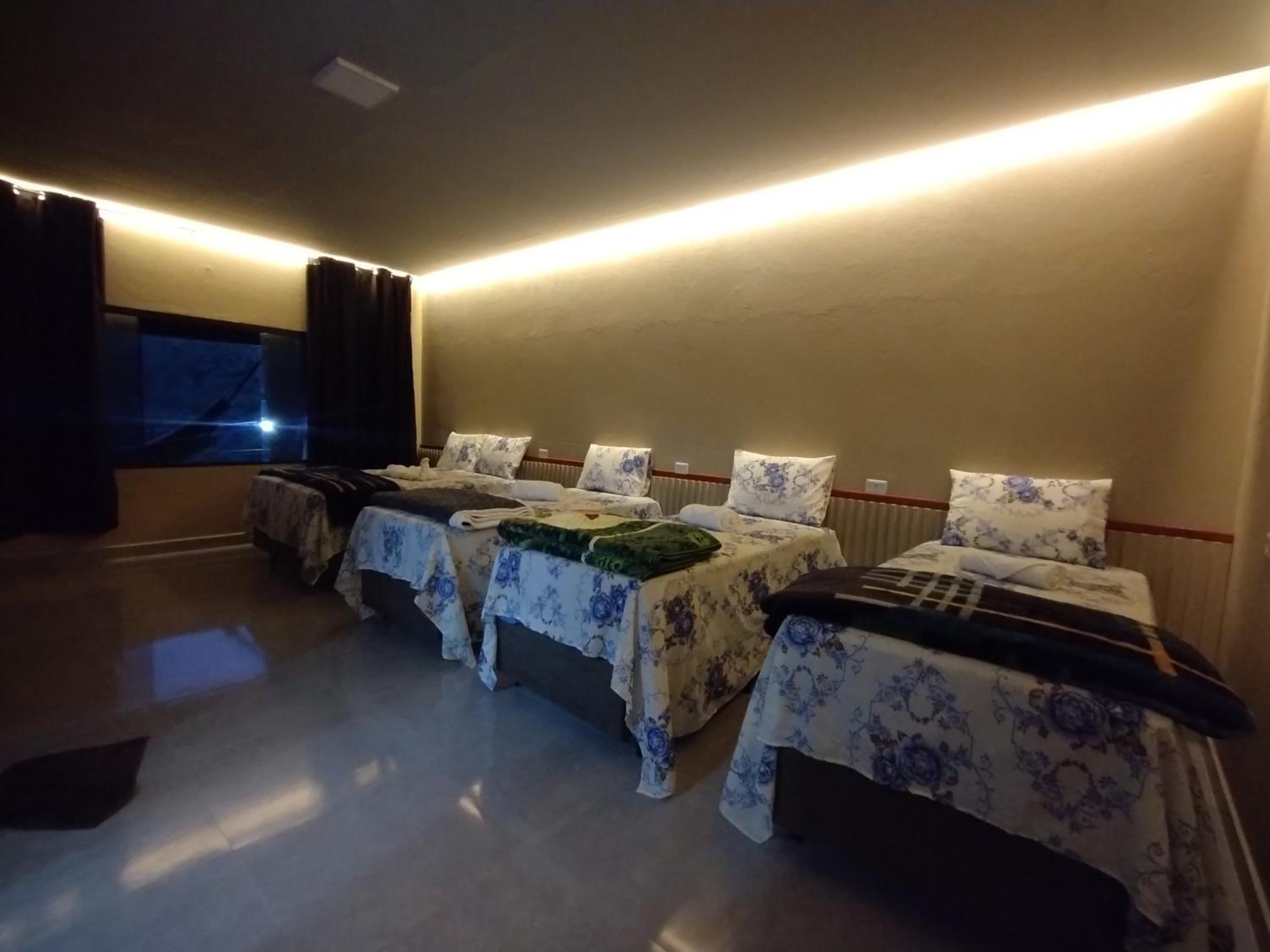 Deluxe Family Room - Photo 3