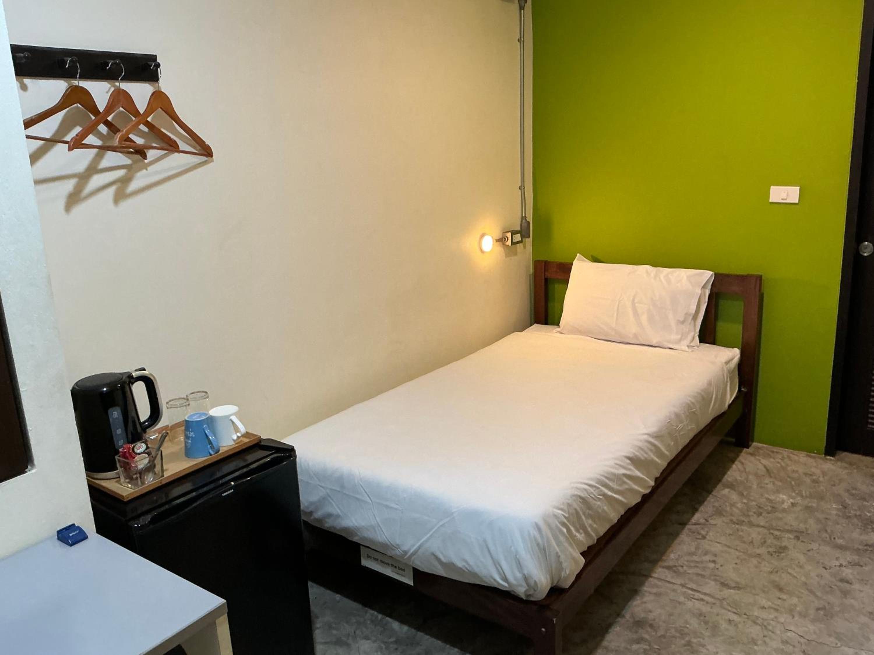Twin Room with Private Bathroom photo 3