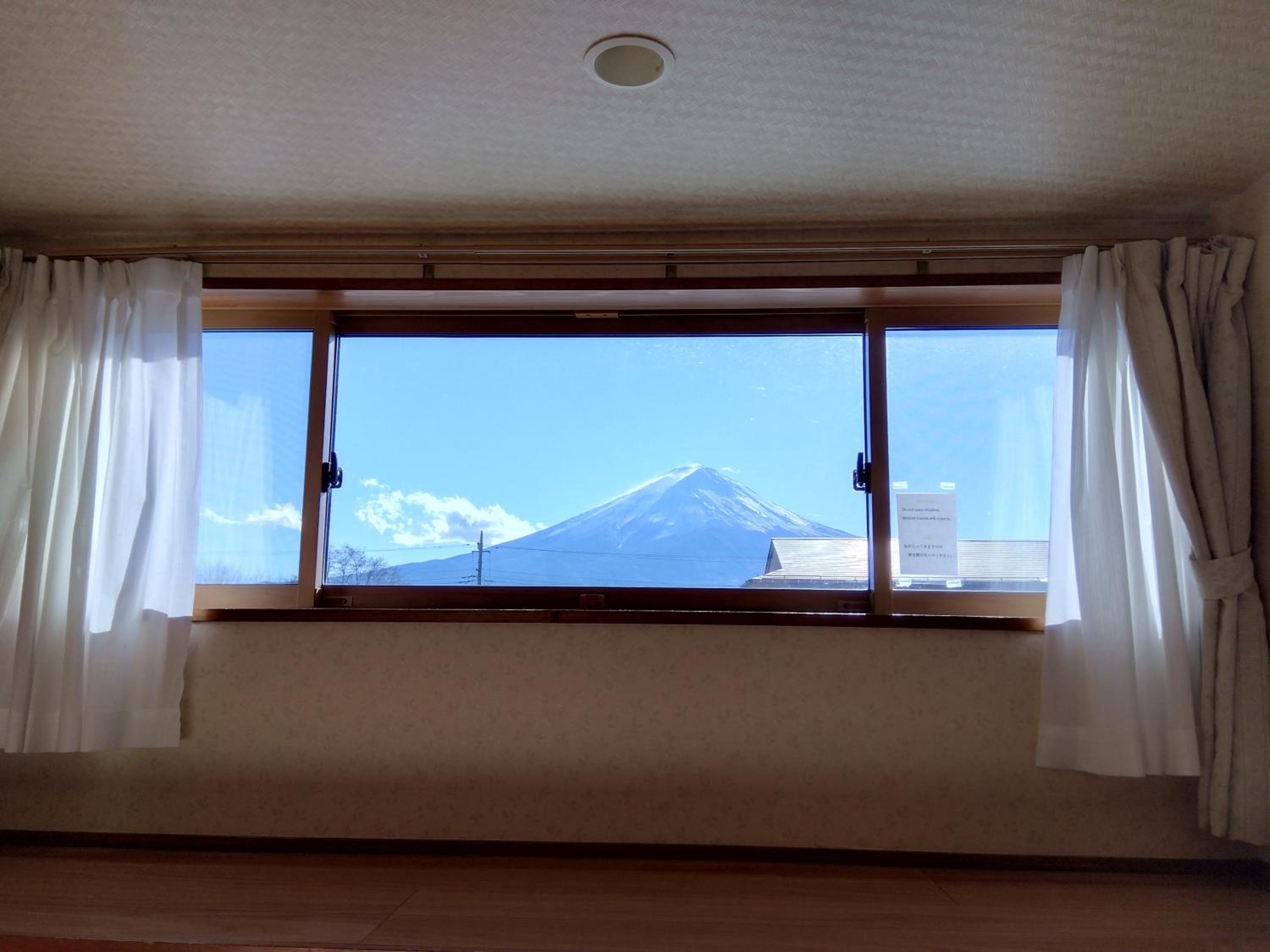 Japanese-Style Large Room with Loft and Mt.Fuji View