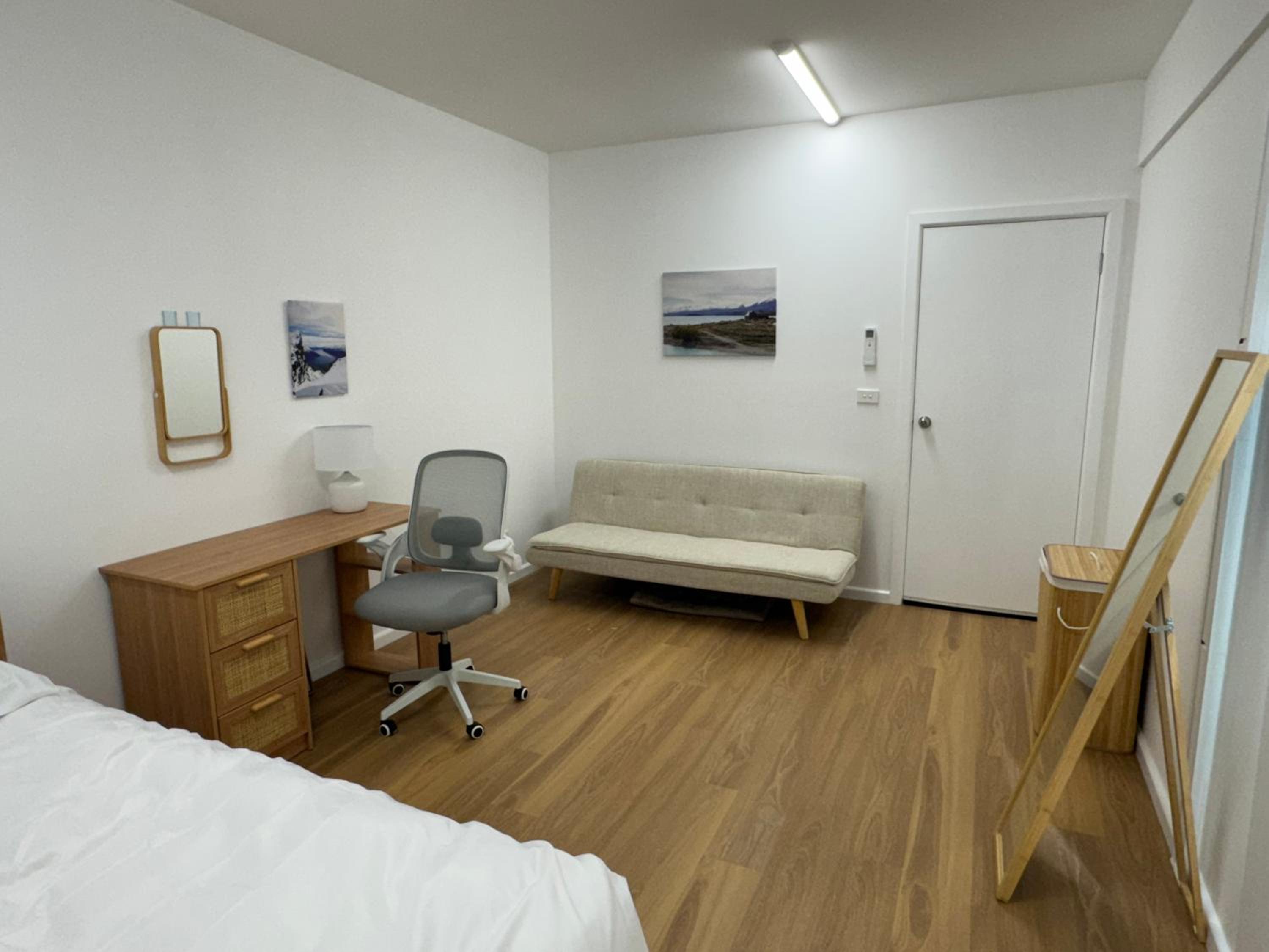 Basic Triple Room with Shared Bathroom photo 3