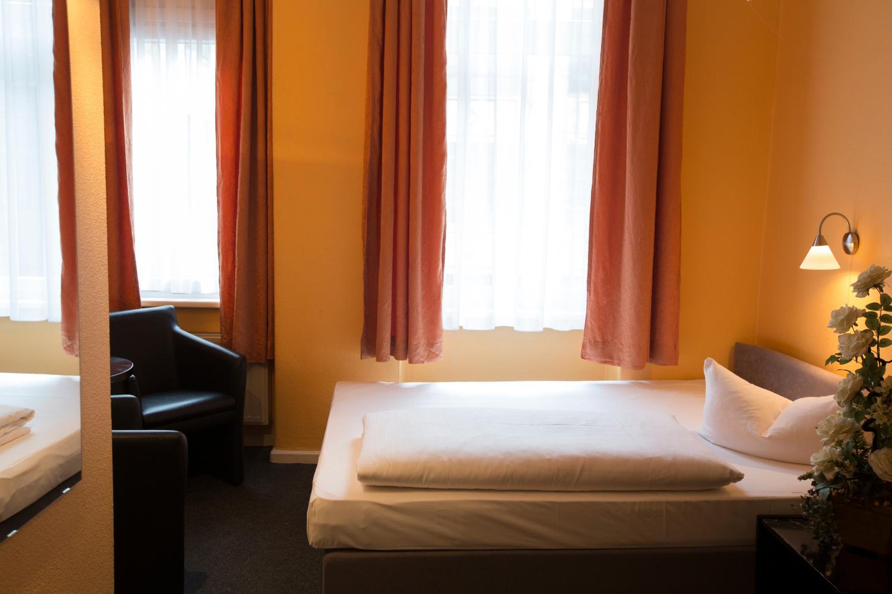 Single Room photo 3