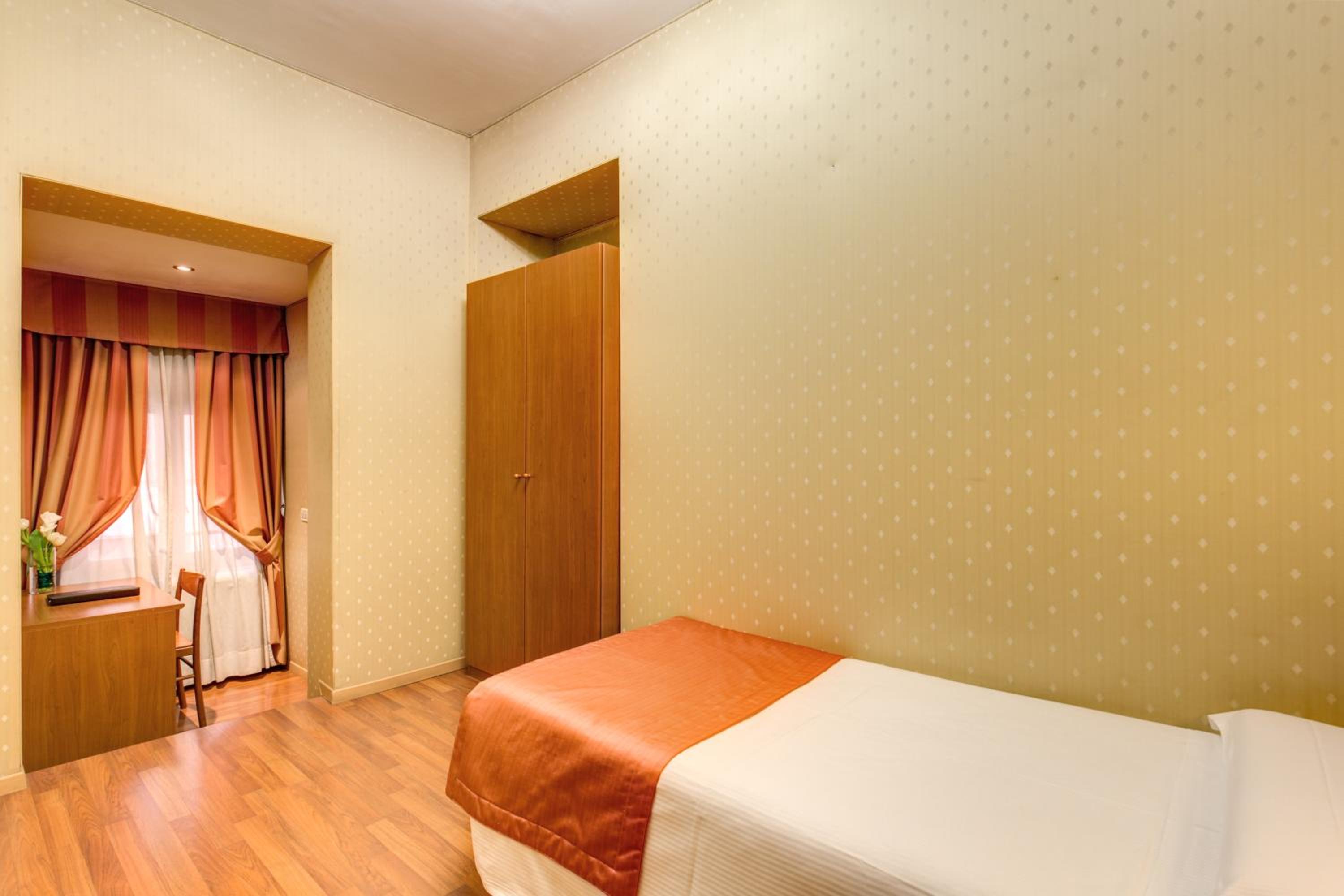 Hotel Flower Garden - Photo 17