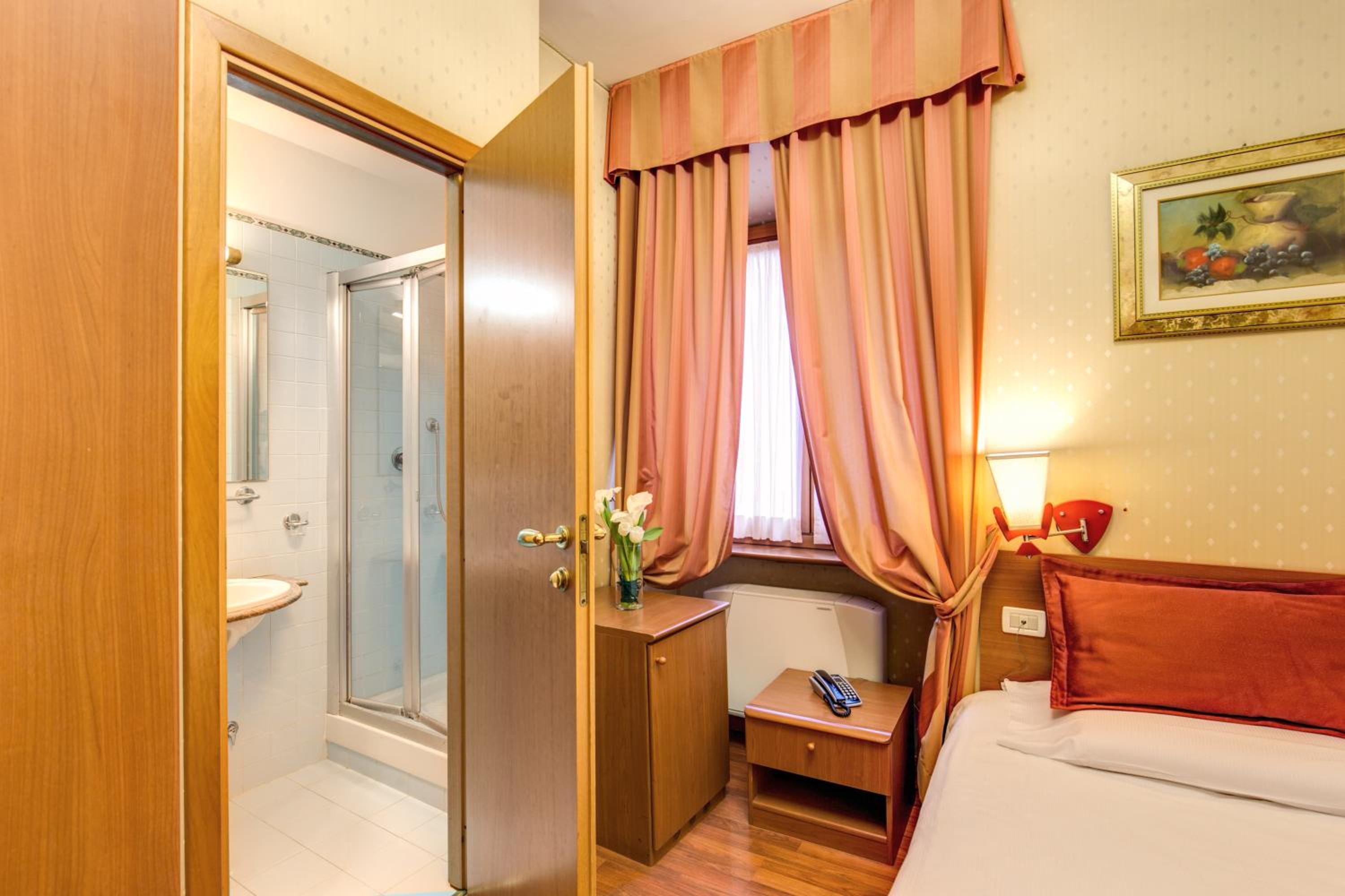 Hotel Flower Garden - Photo 32