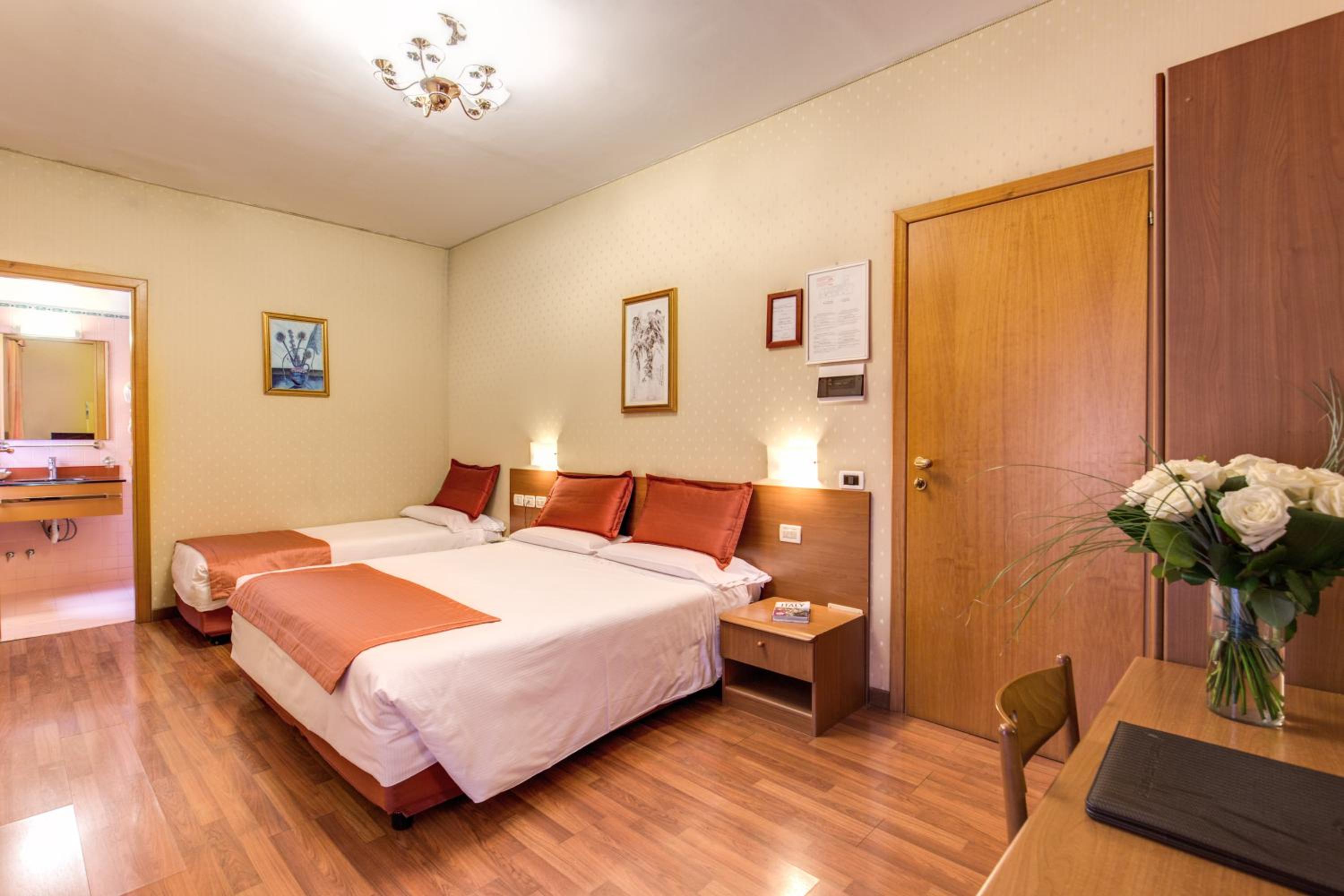 Hotel Flower Garden - Photo 7