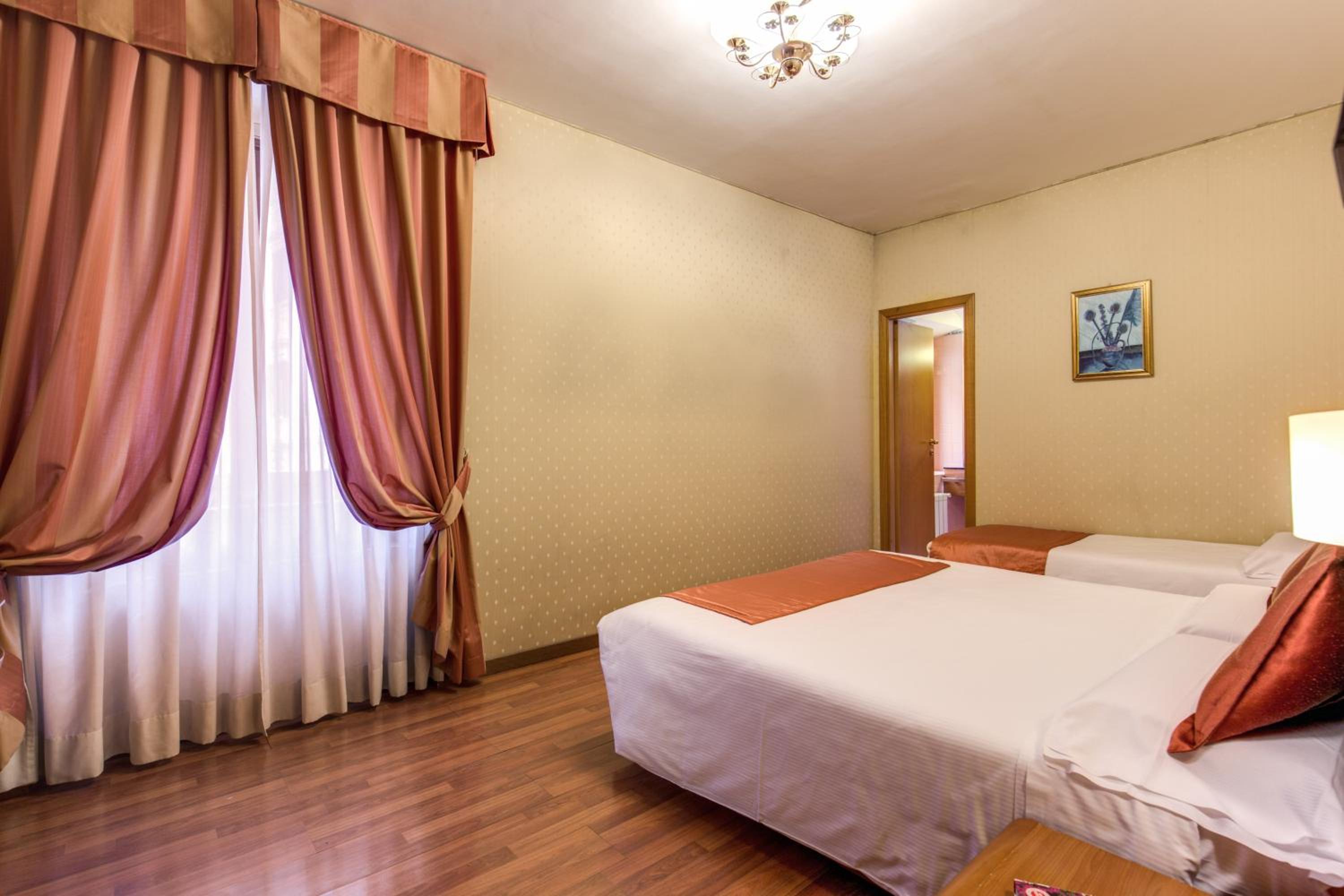 Hotel Flower Garden - Photo 13
