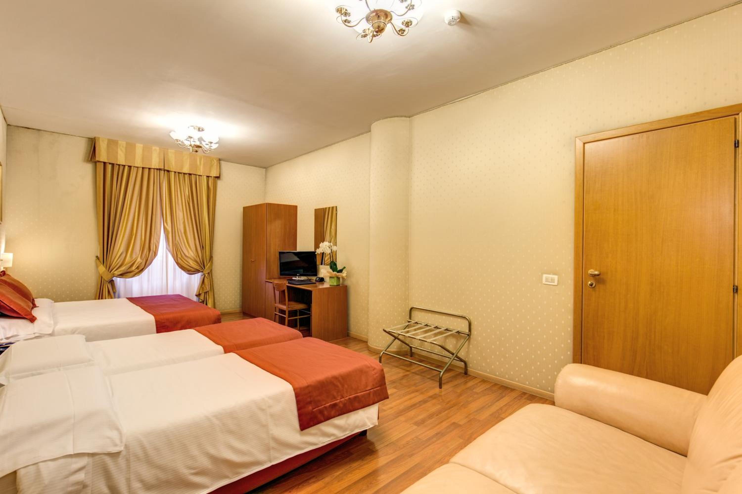Hotel Flower Garden - Photo 21