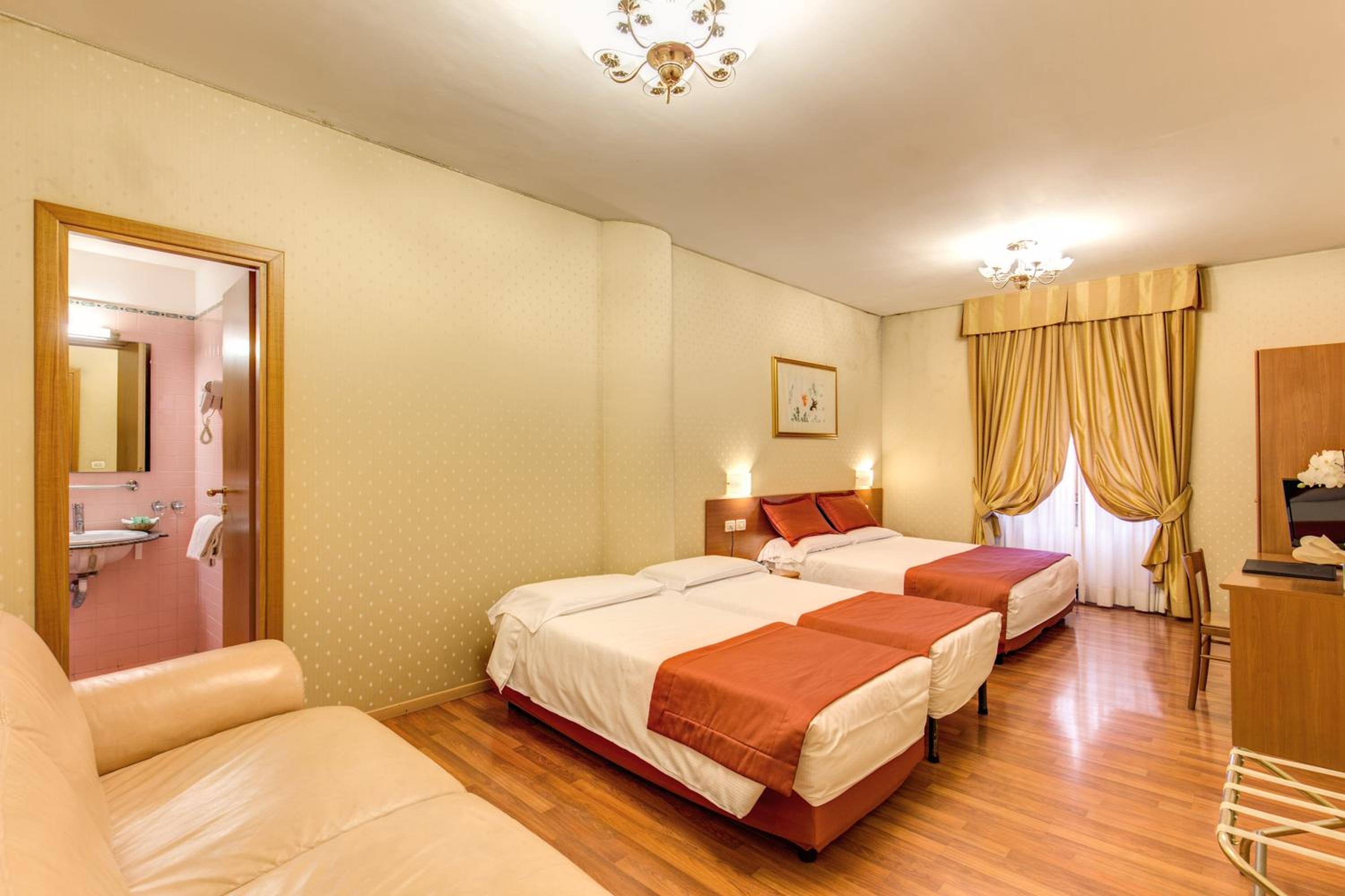 Hotel Flower Garden - Photo 38