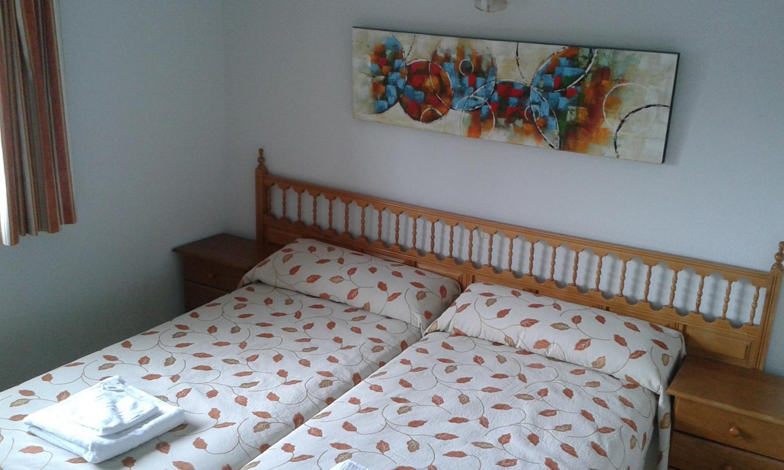 Twin Room with Extra Bed - Photo 3