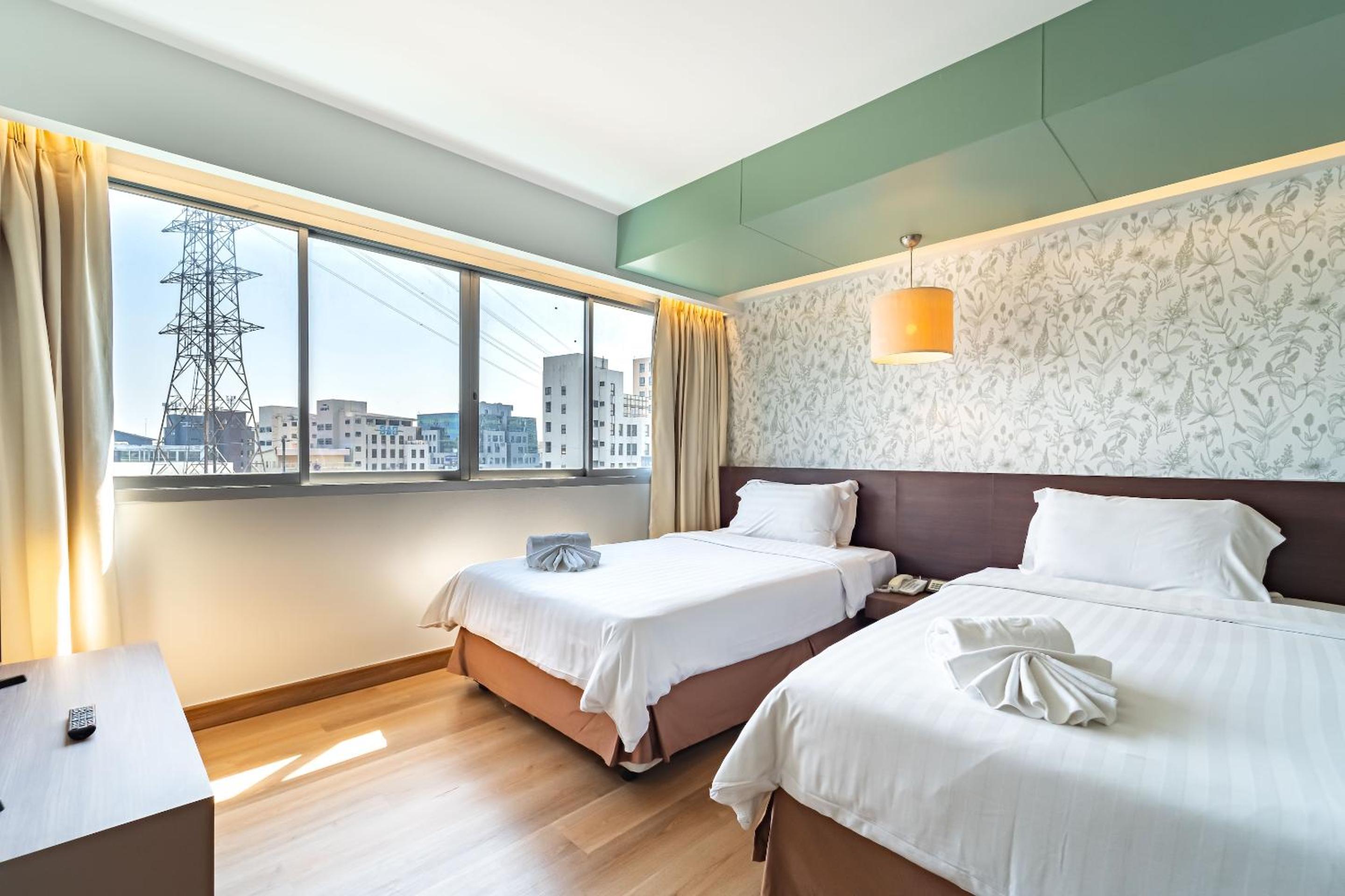 Business Deluxe Twin Room photo 2