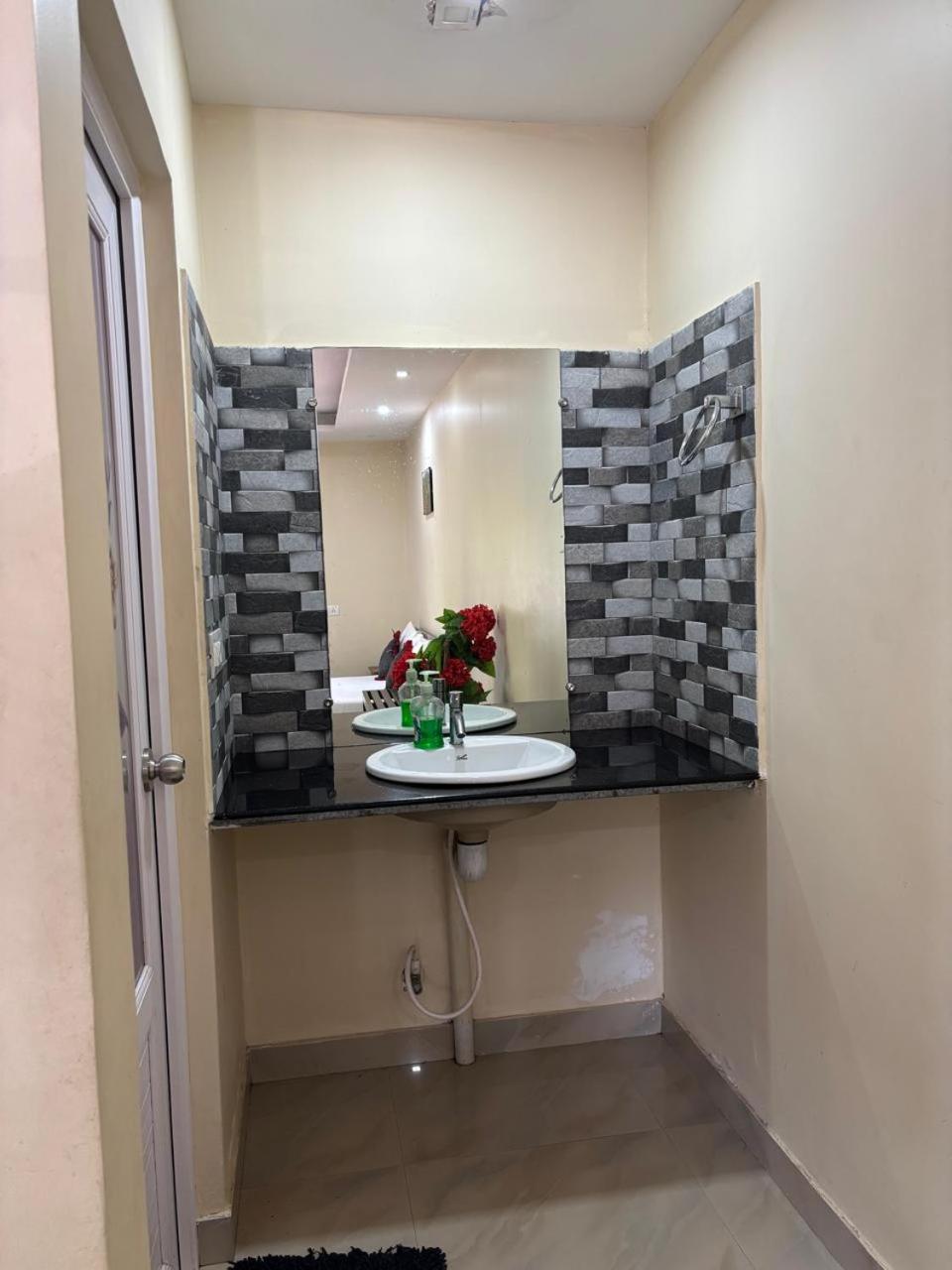 Deluxe Room (2 Adults + 1 Child)