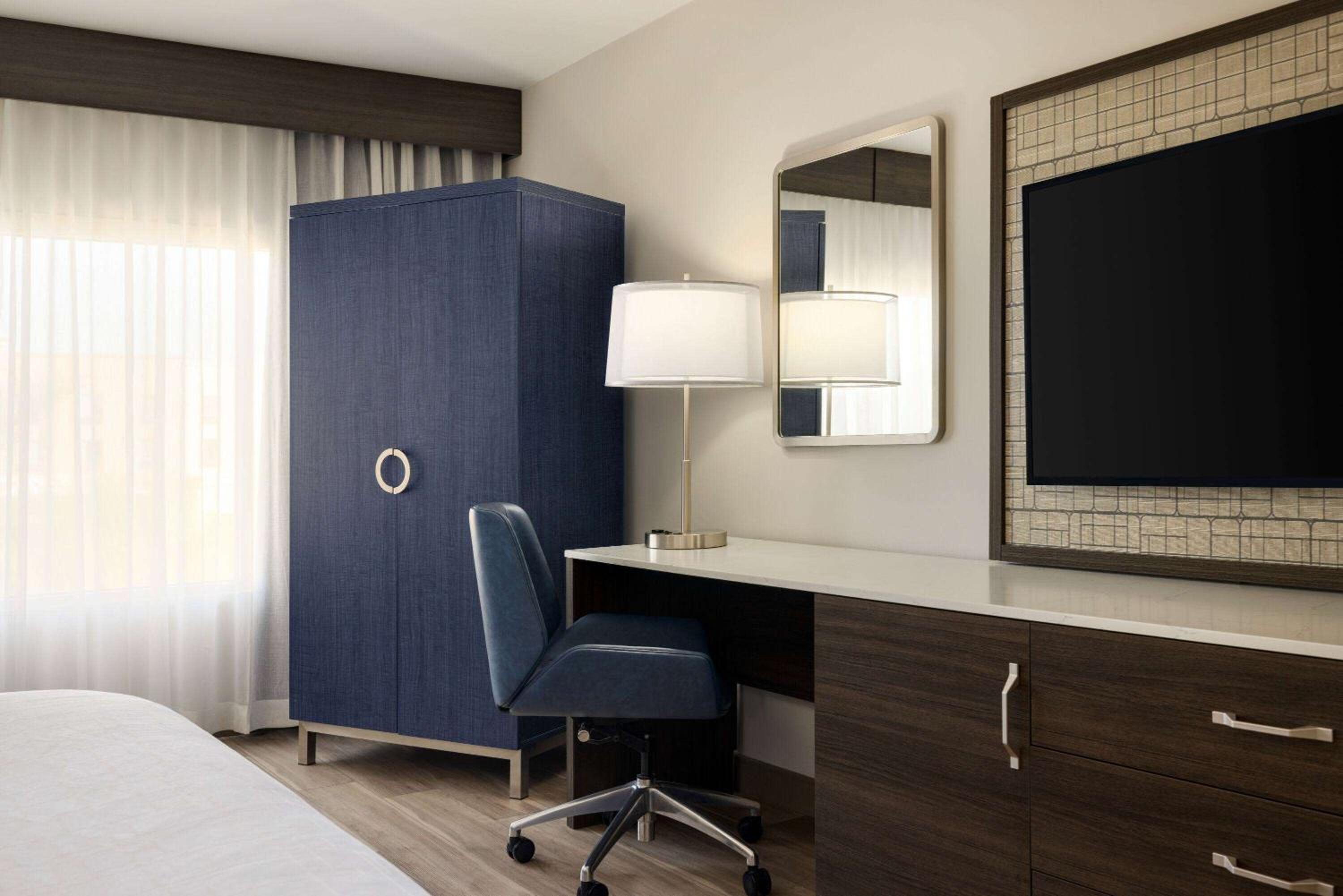 King Room - Non-Smoking - Photo 1