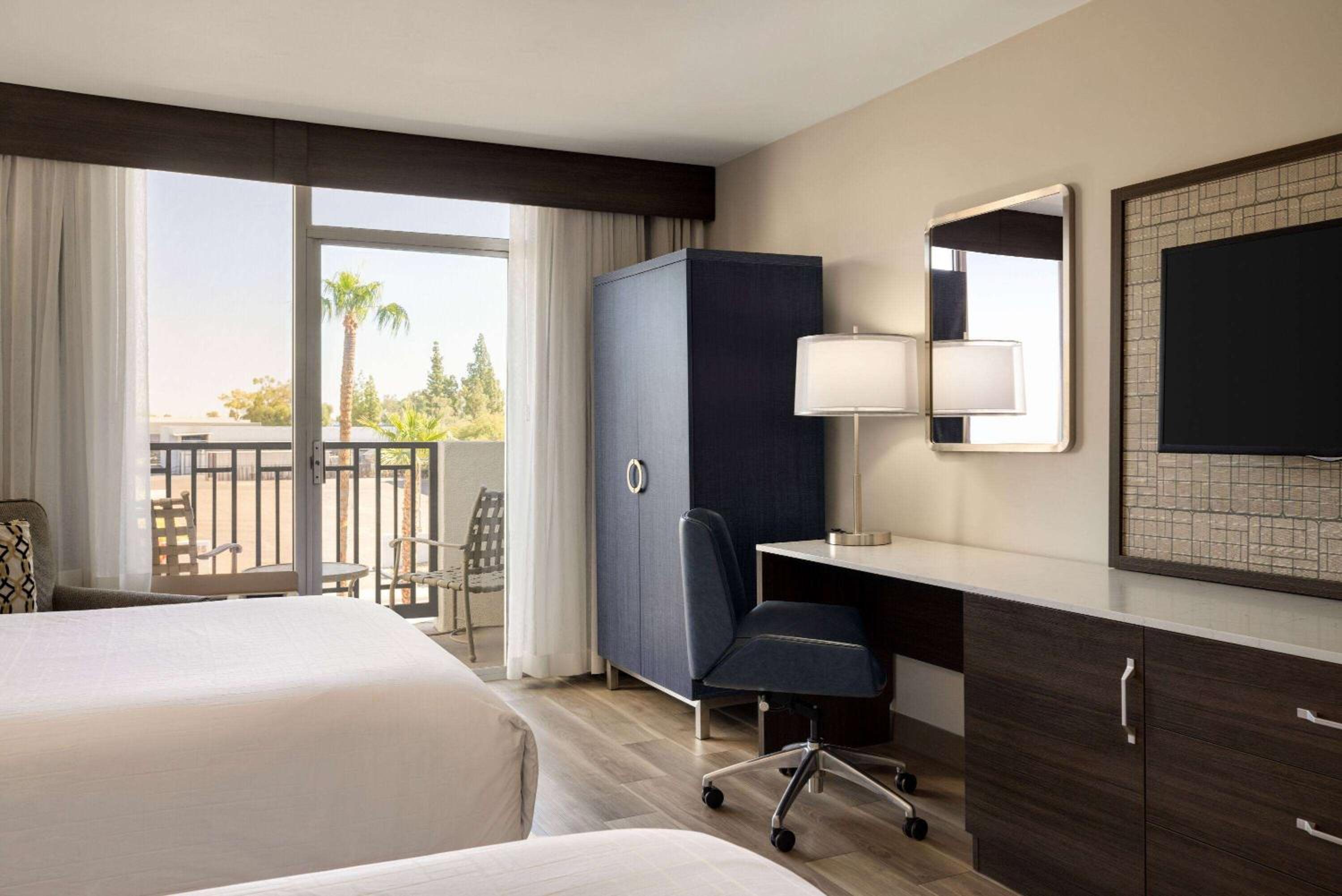 Double Room with Two Double Beds and Balcony - Non-Smoking - Photo 3