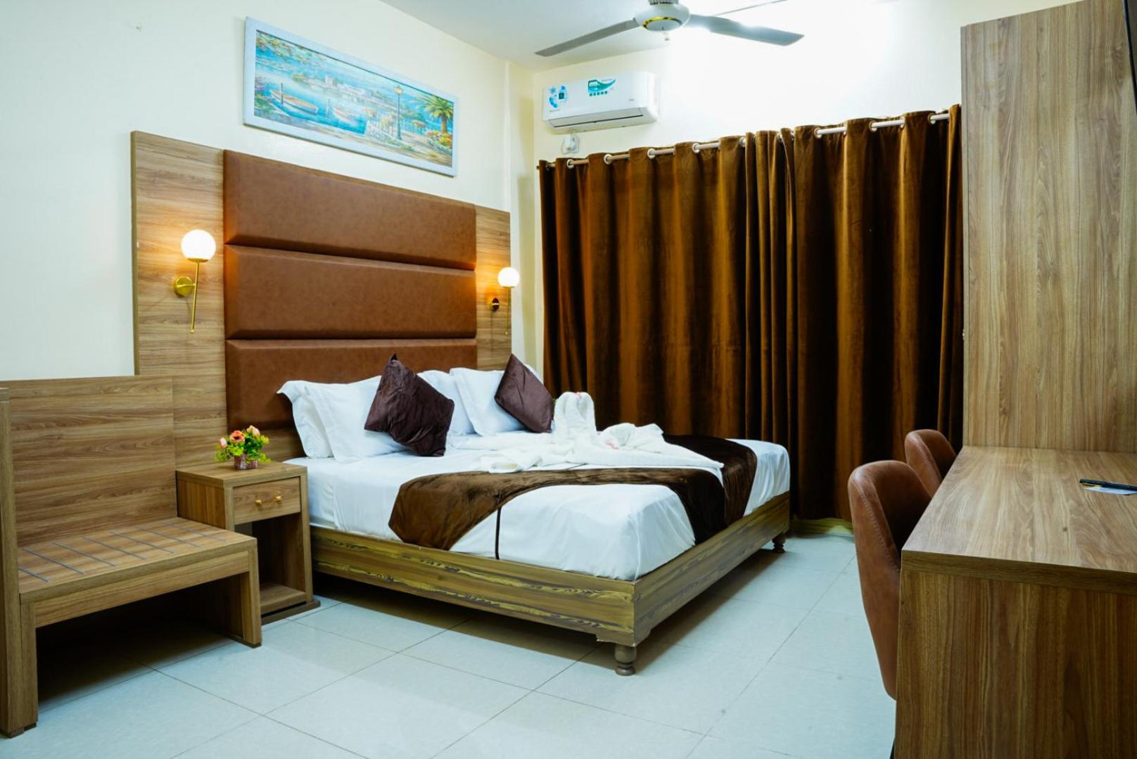 Deluxe Double Room (2 Adults + 1 Child) photo 2