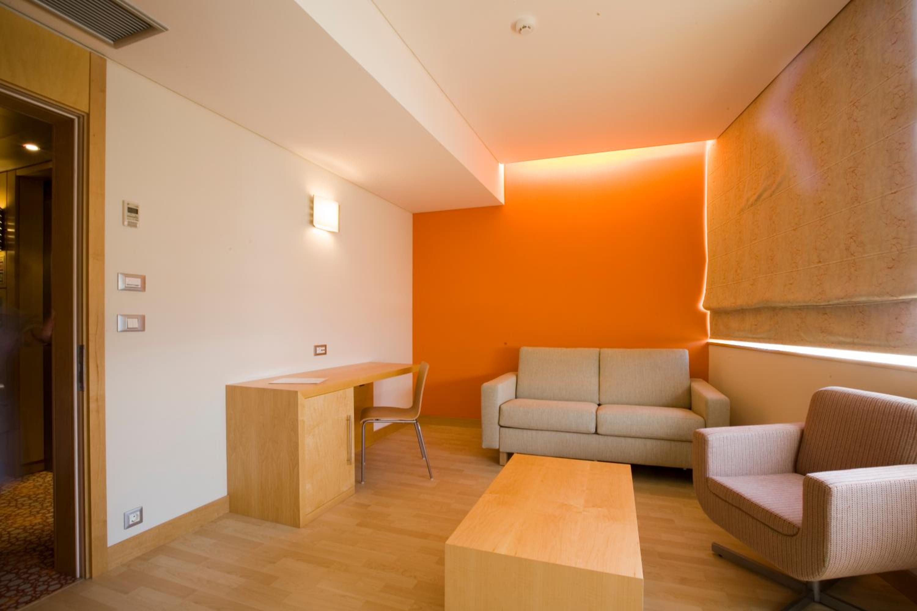 Suite - Photo 3