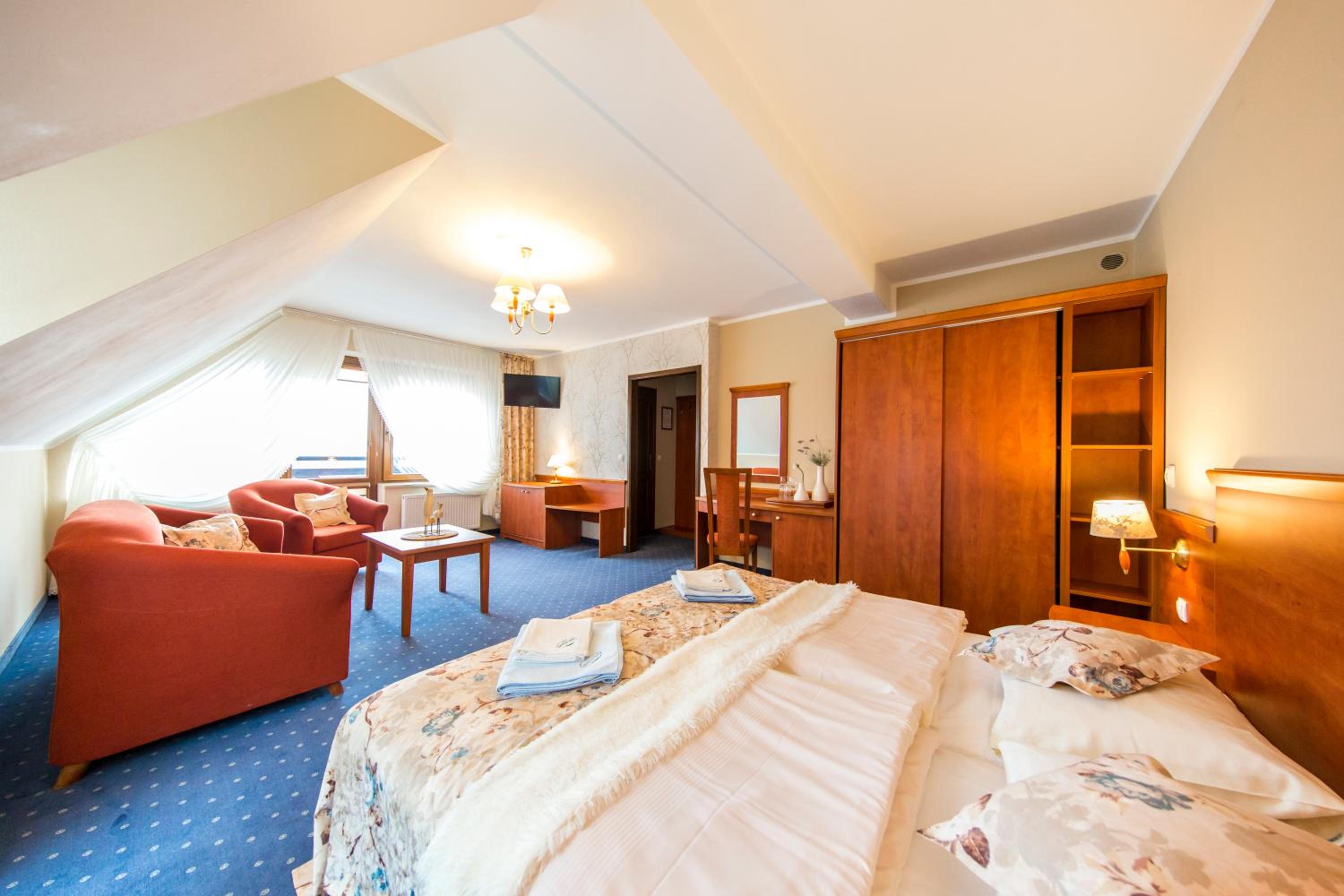 Double or Twin Room - Photo 9