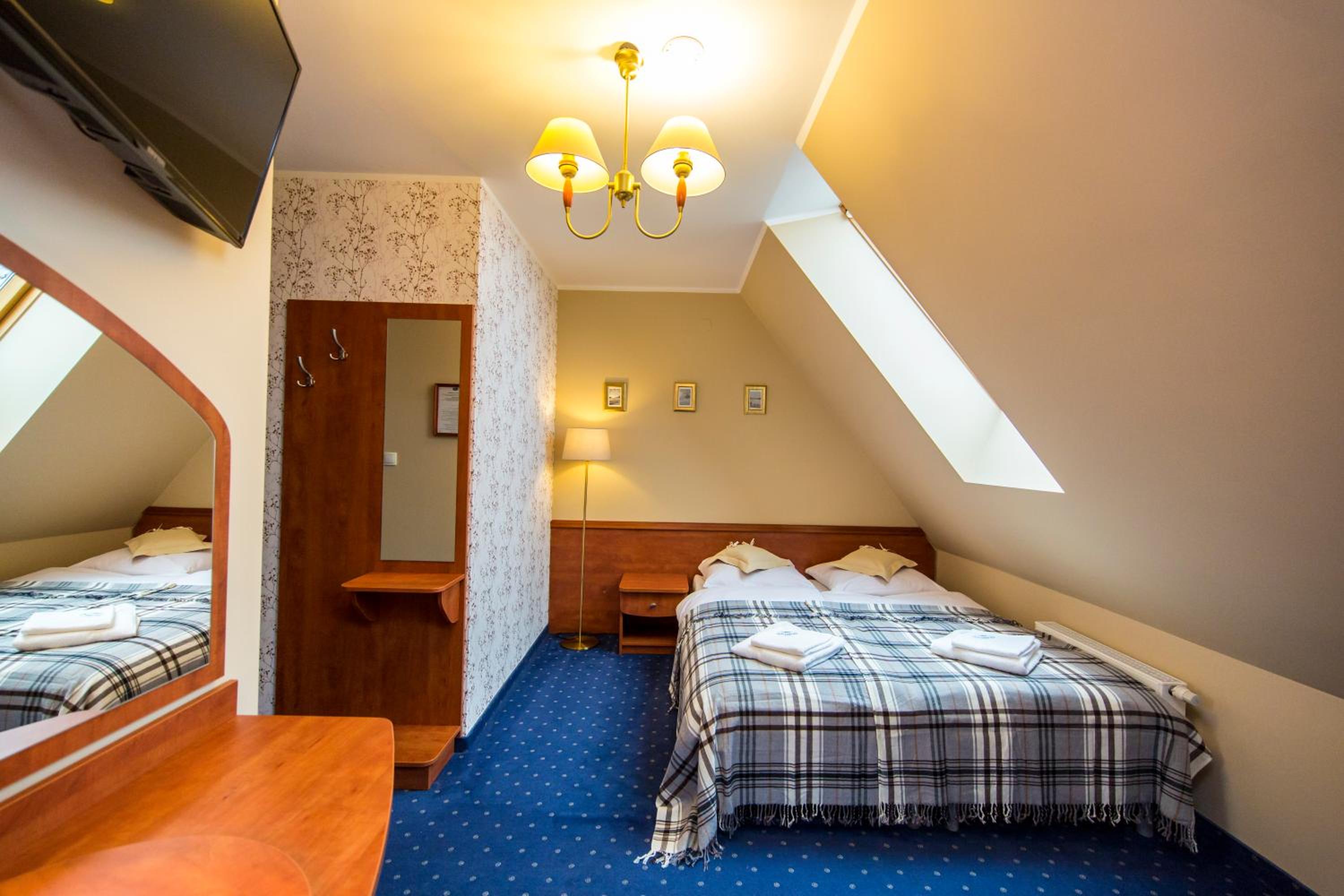 Double or Twin Room - Photo 13
