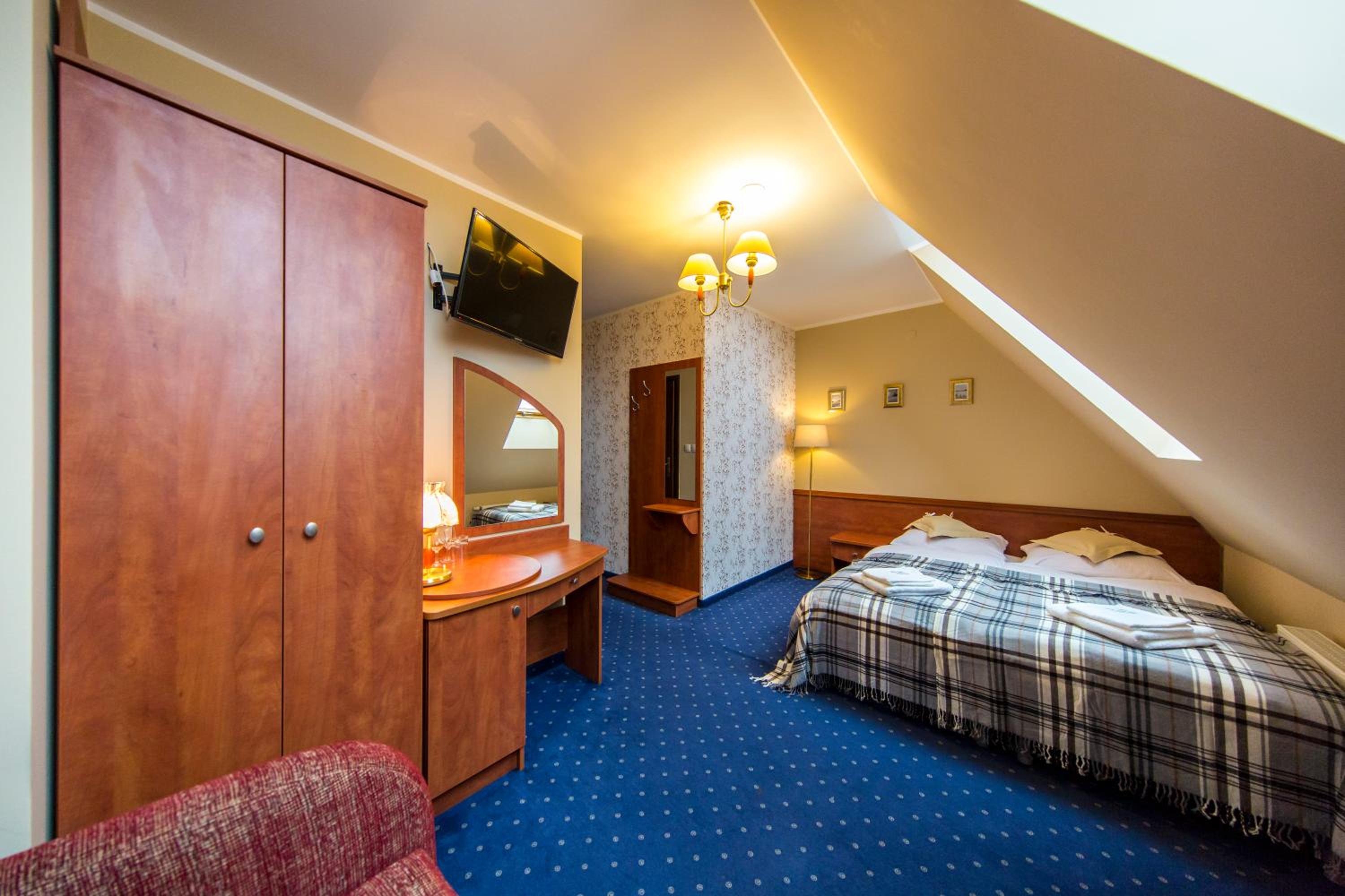 Double or Twin Room - Photo 12