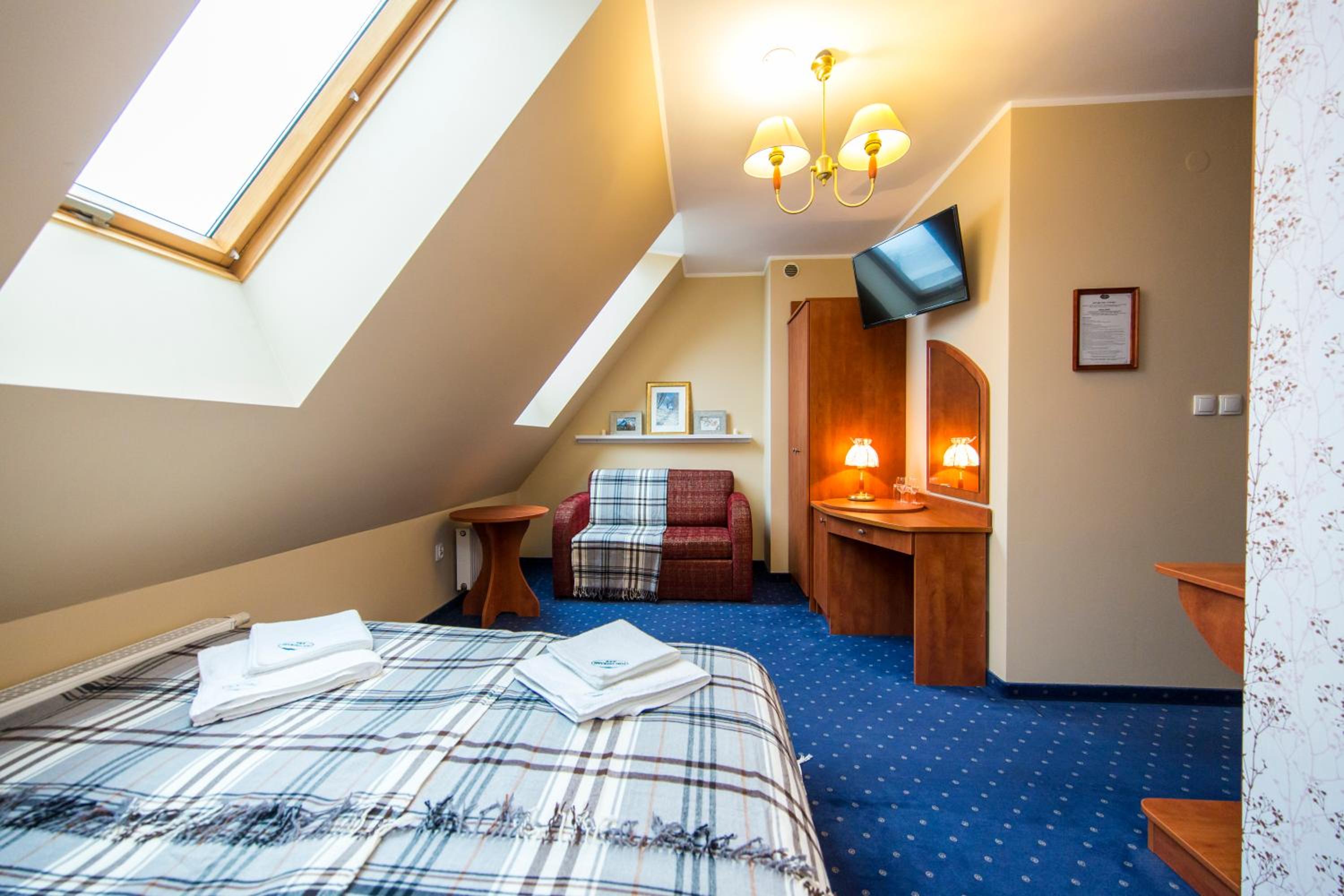 Double or Twin Room - Photo 10