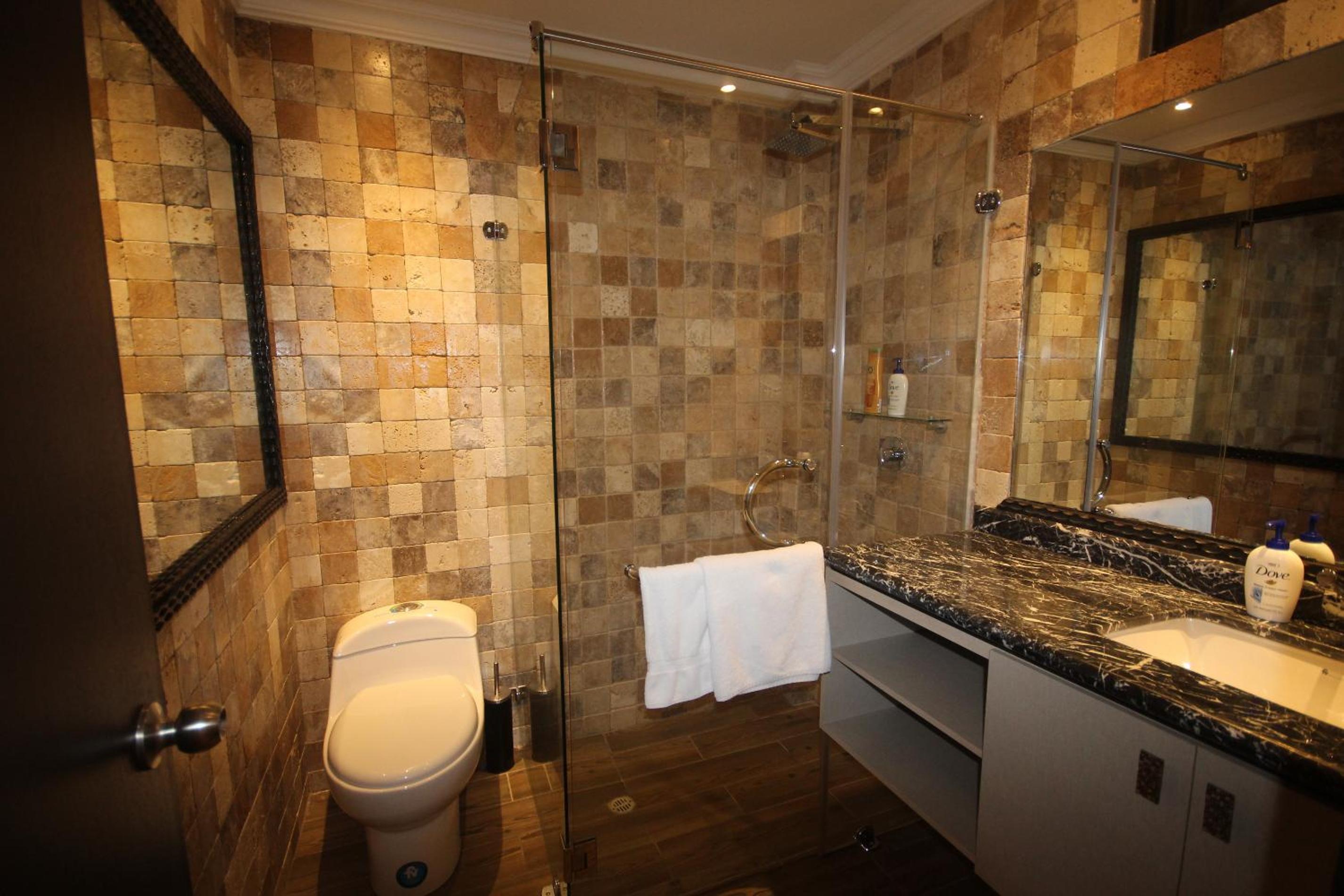 Deluxe Suite with Hot Tub photo 3