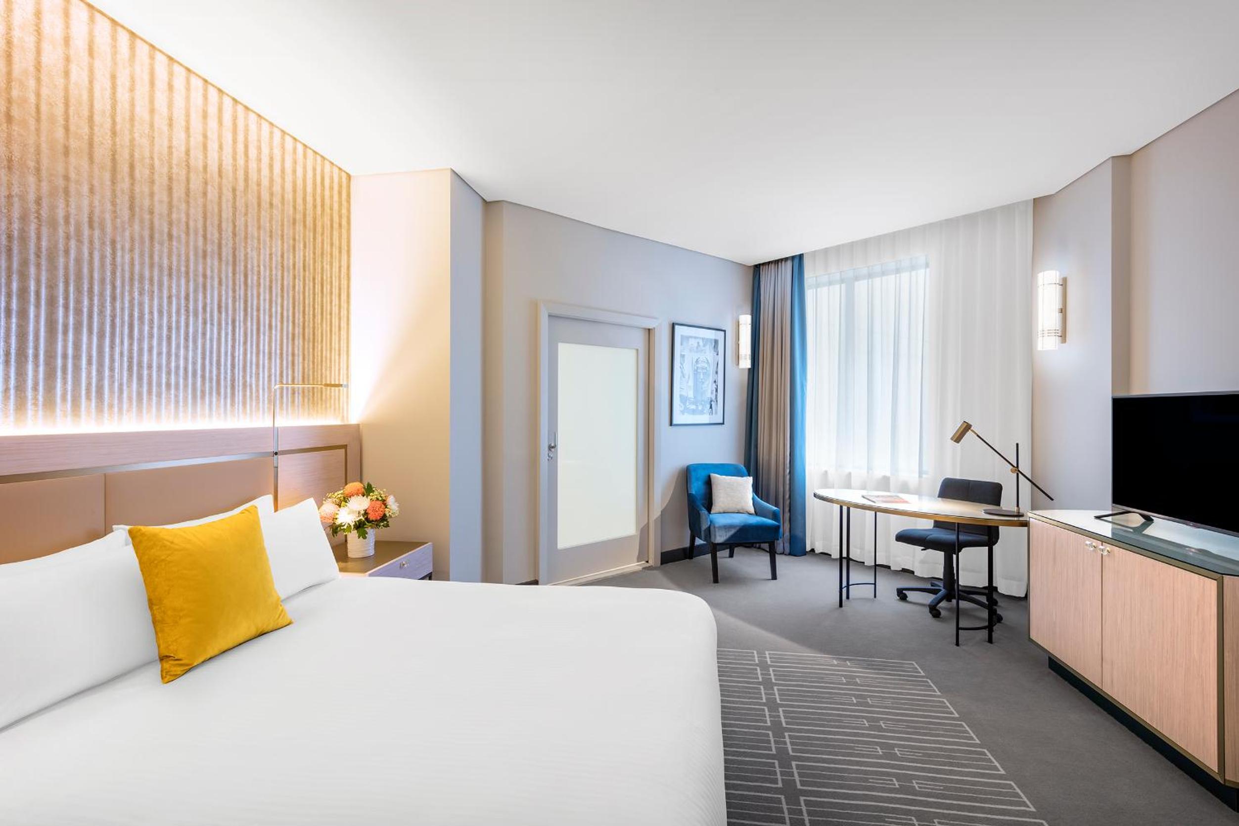 Premier Queen Room - Atrium View
