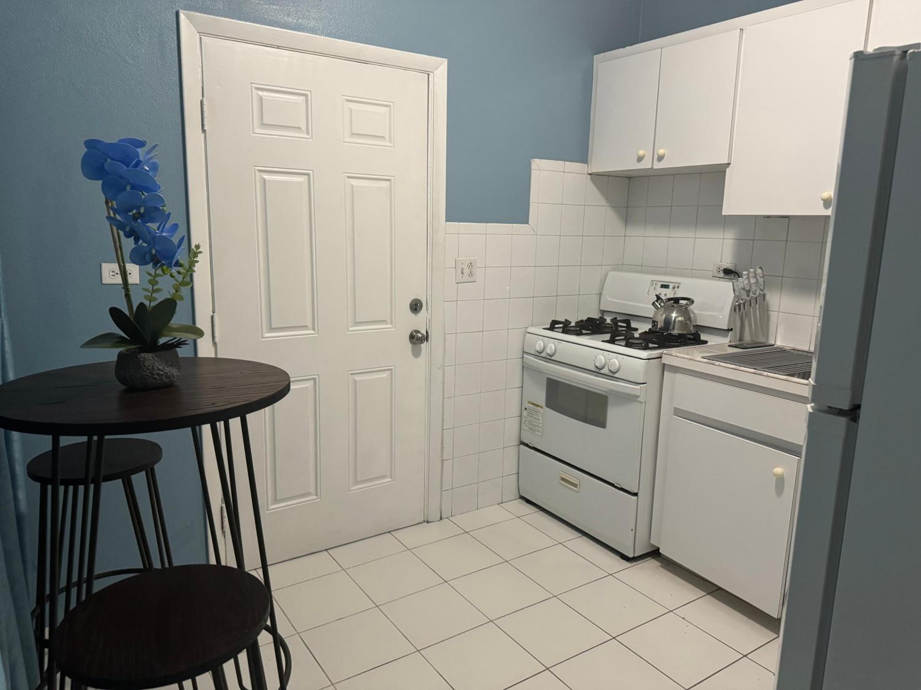 One-Bedroom Deluxe Apartment