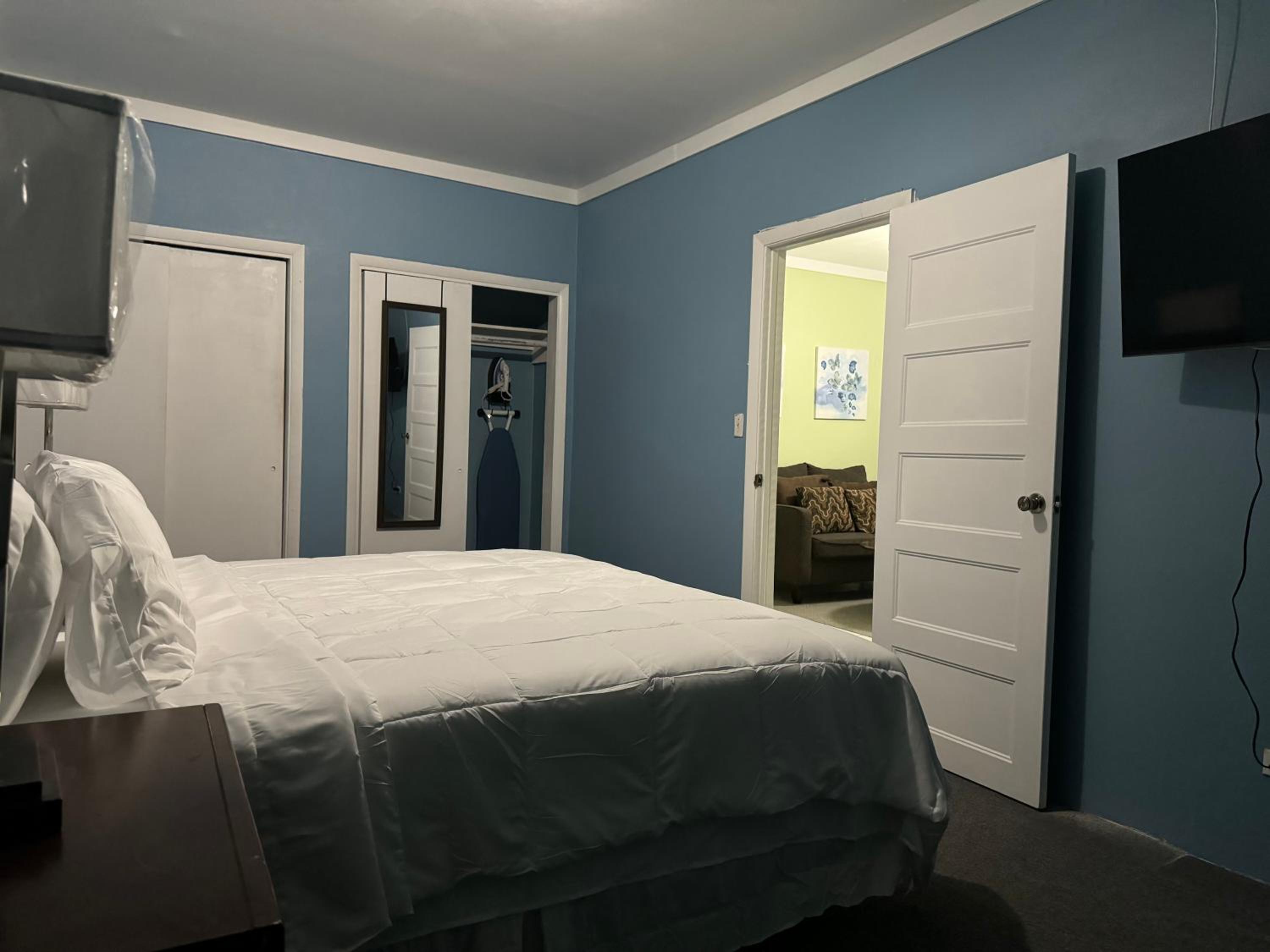 One-Bedroom Deluxe Apartment
