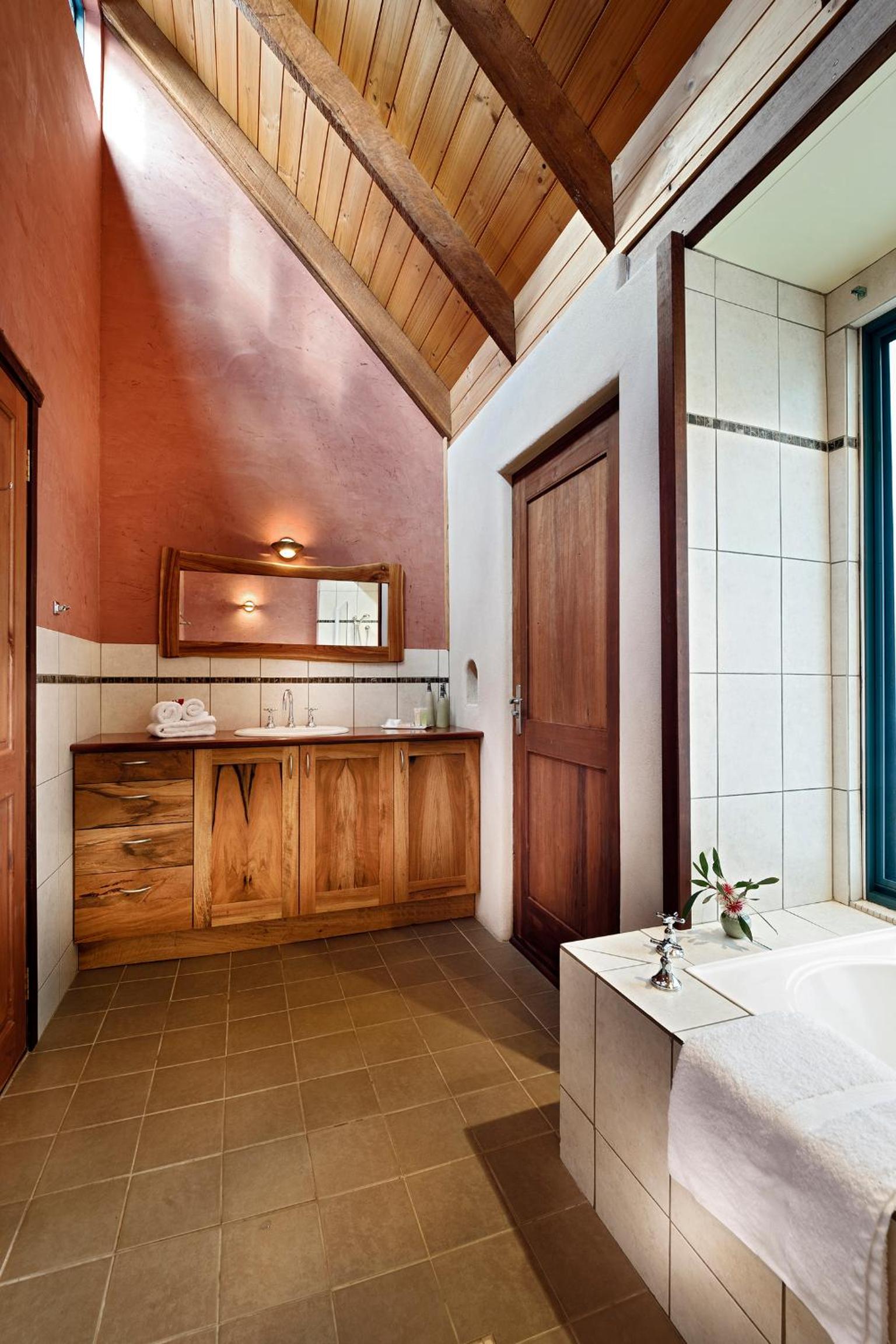 Leela Two-Bedroom Chalet with Spa Bath photo 3