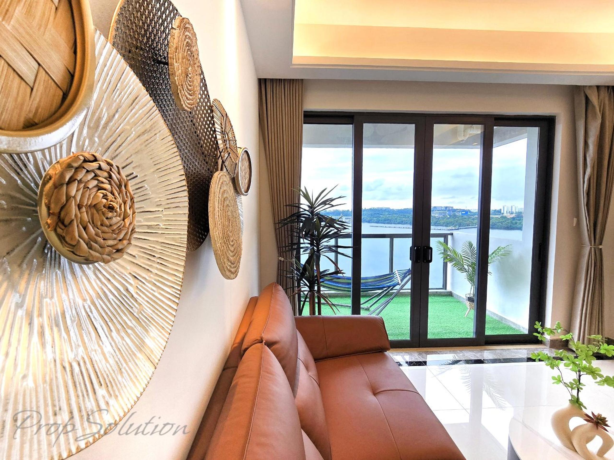 Three-Bedroom Apartment with Sea View photo 3