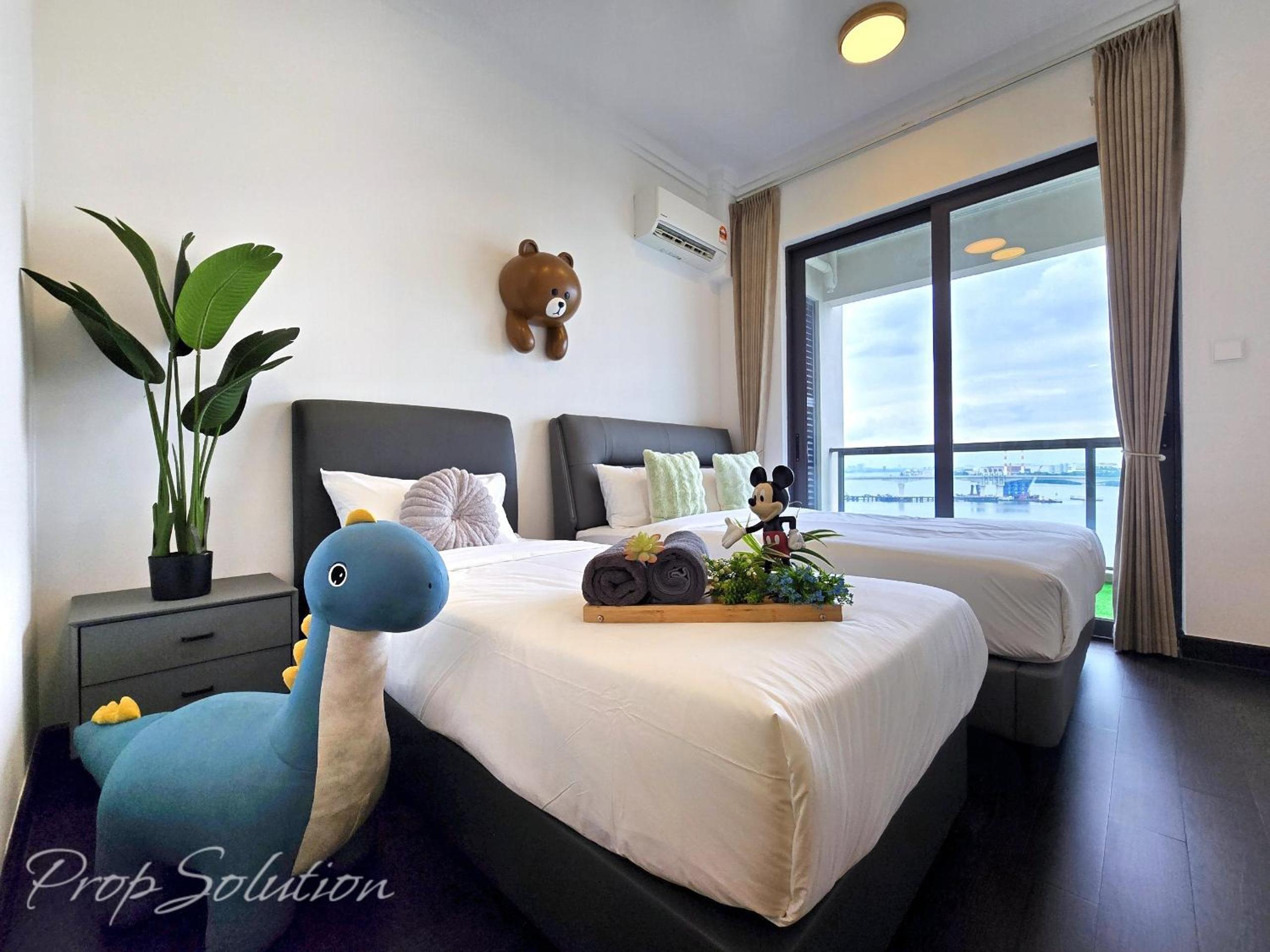 Three-Bedroom Apartment with Sea View photo 1