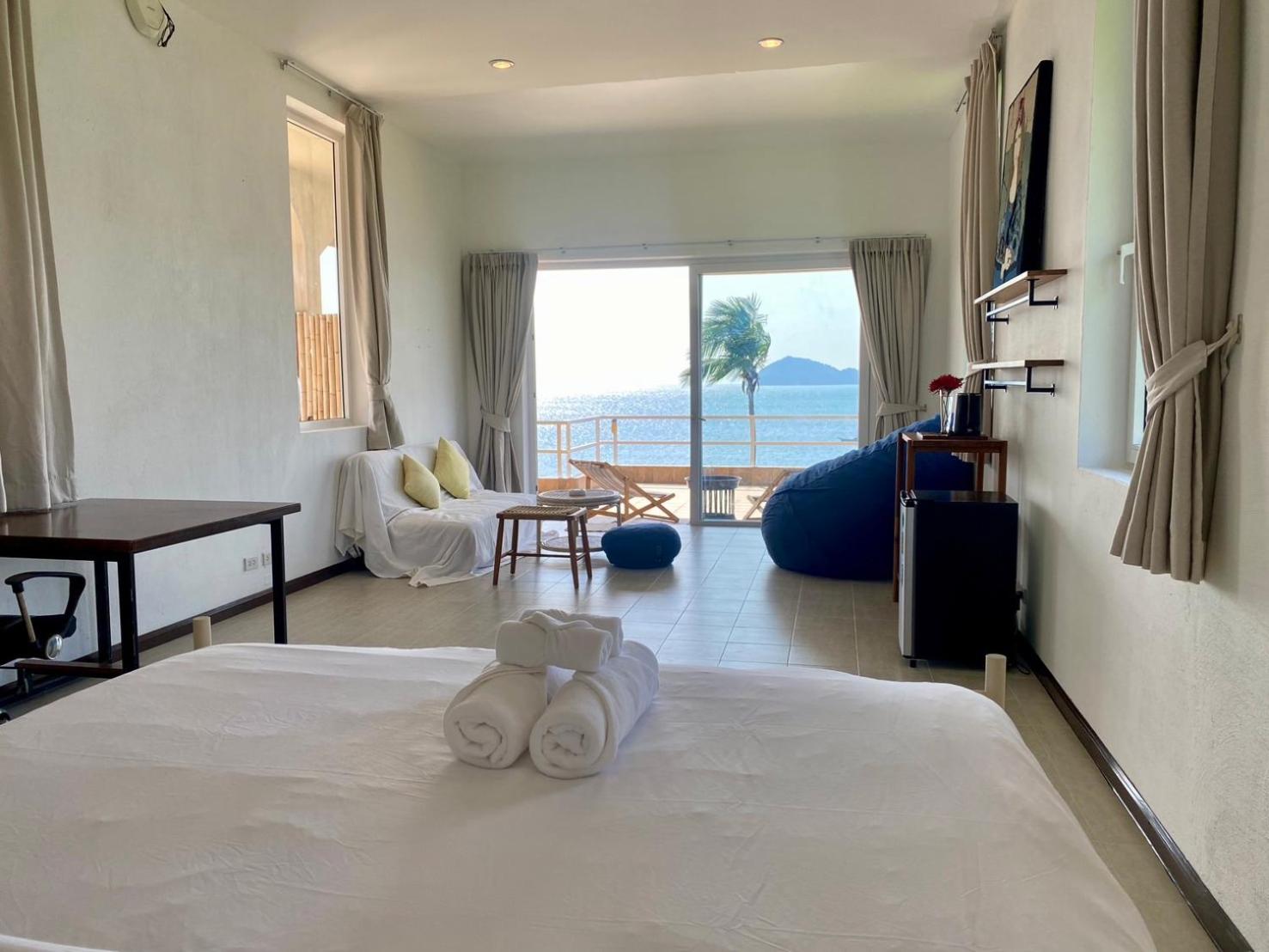 Junior Suite Beach Front with Patio photo 2