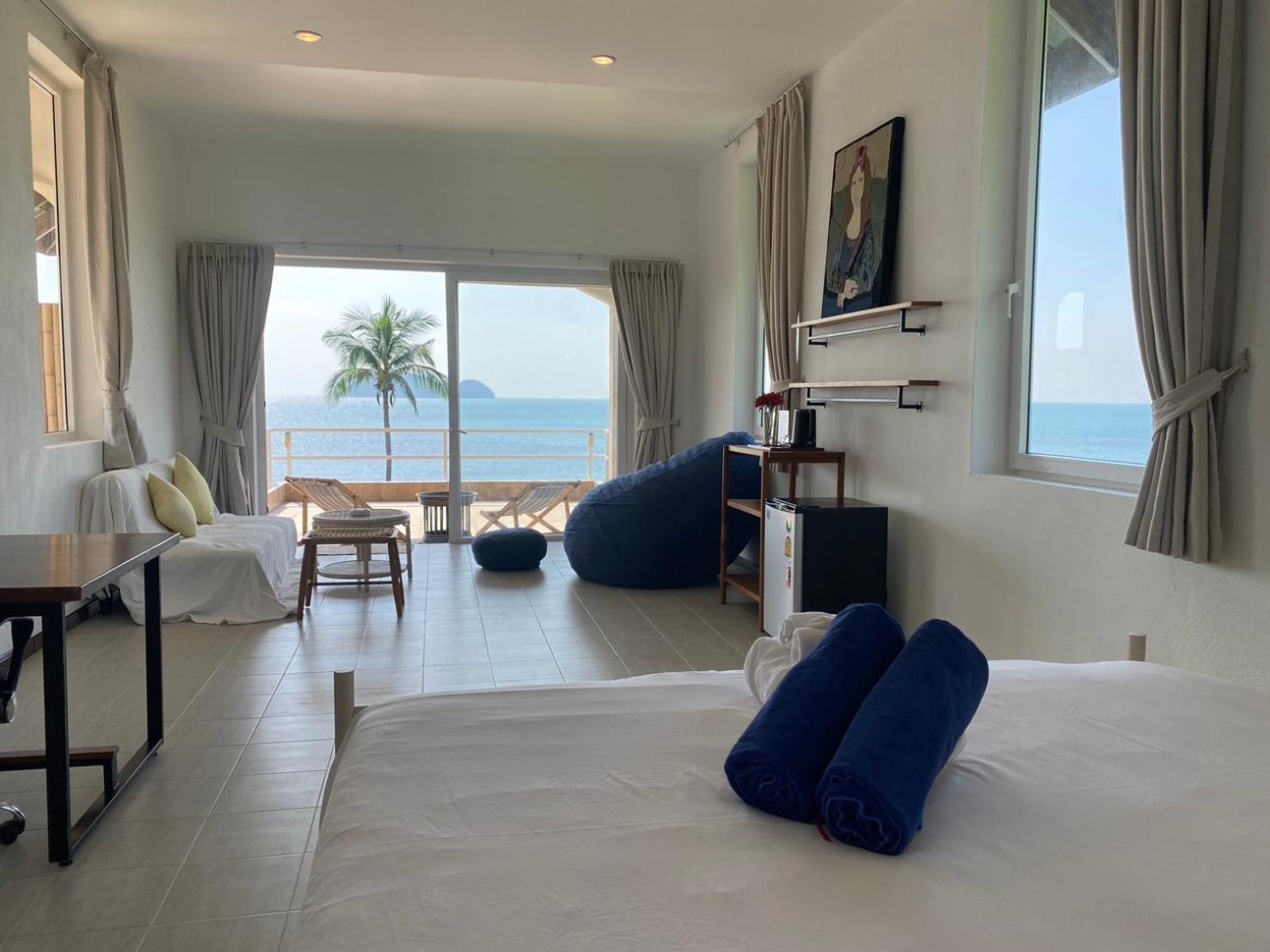 Junior Suite Beach Front with Patio photo 3