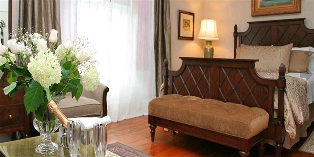 Queen Room photo 1
