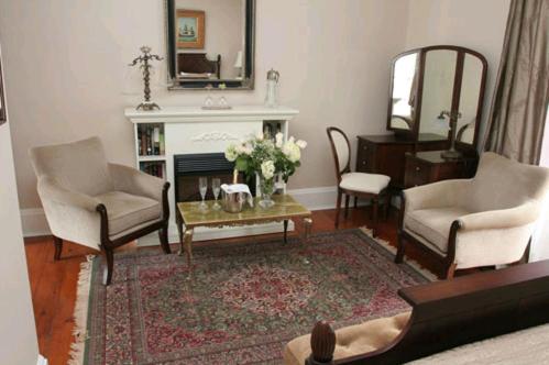 Queen Room photo 2