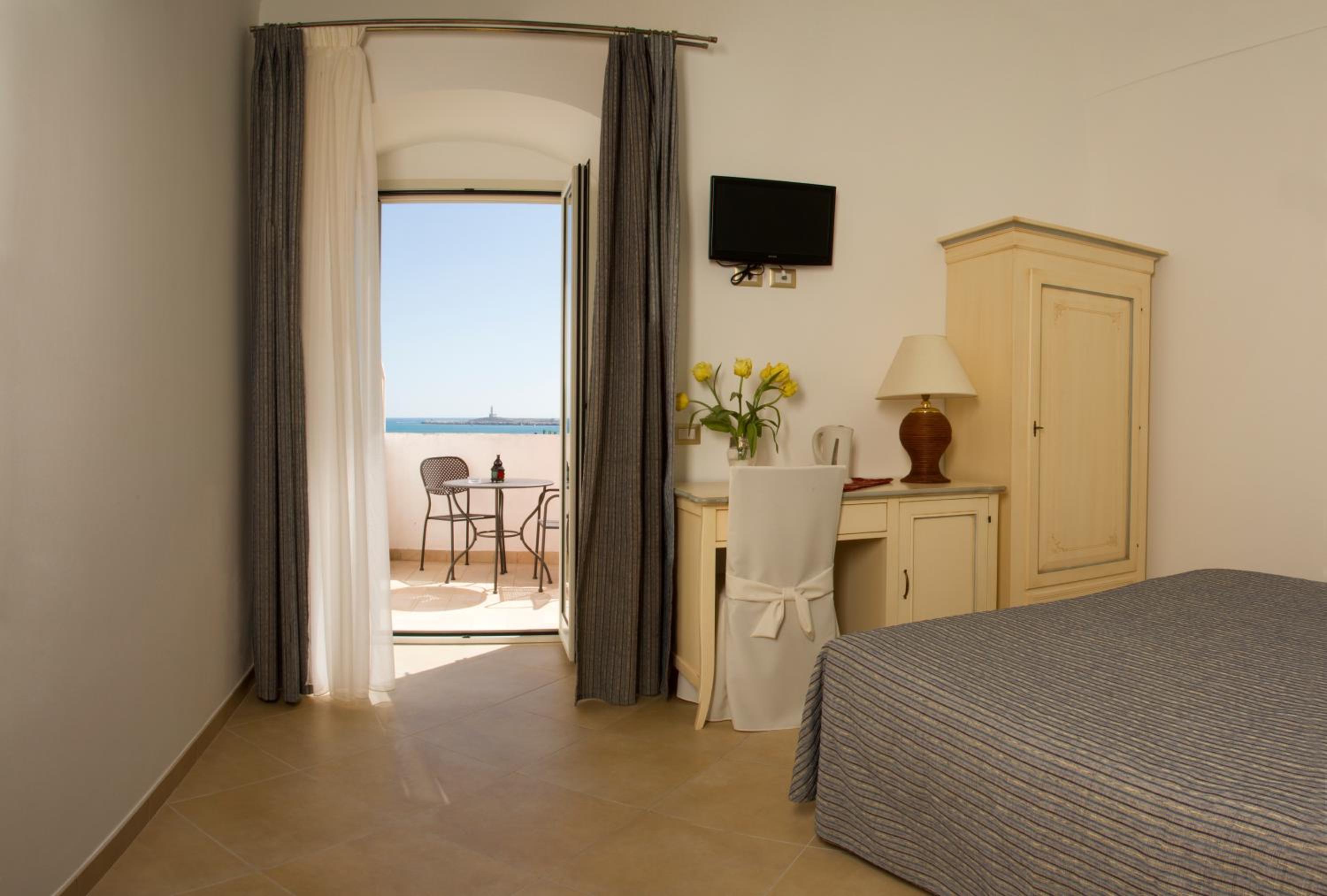 Double Room with Balcony and Sea View - Beach Package