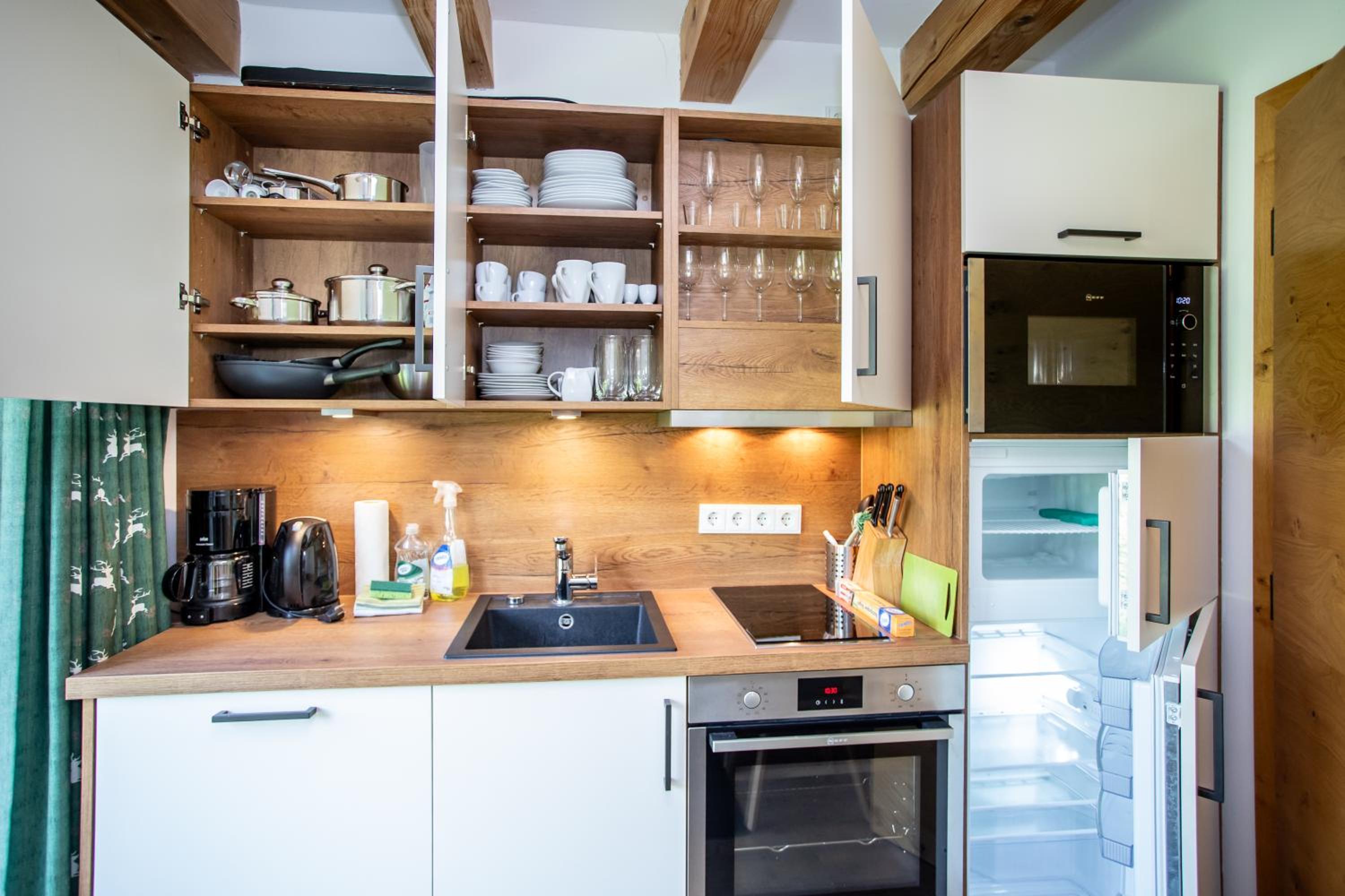 Six-Bedroom House photo 1