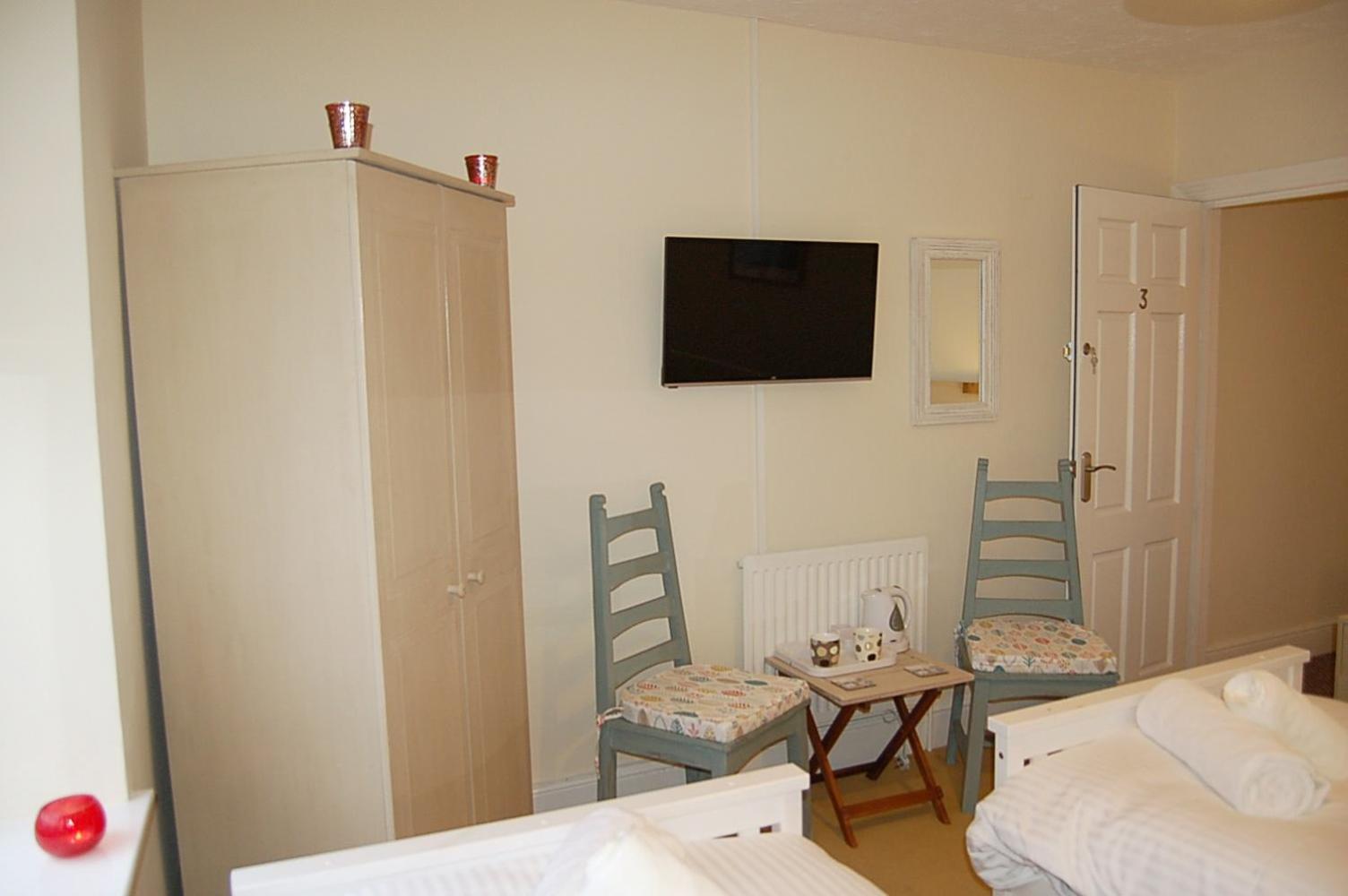 Large Twin Room with Private Shower Room photo 2
