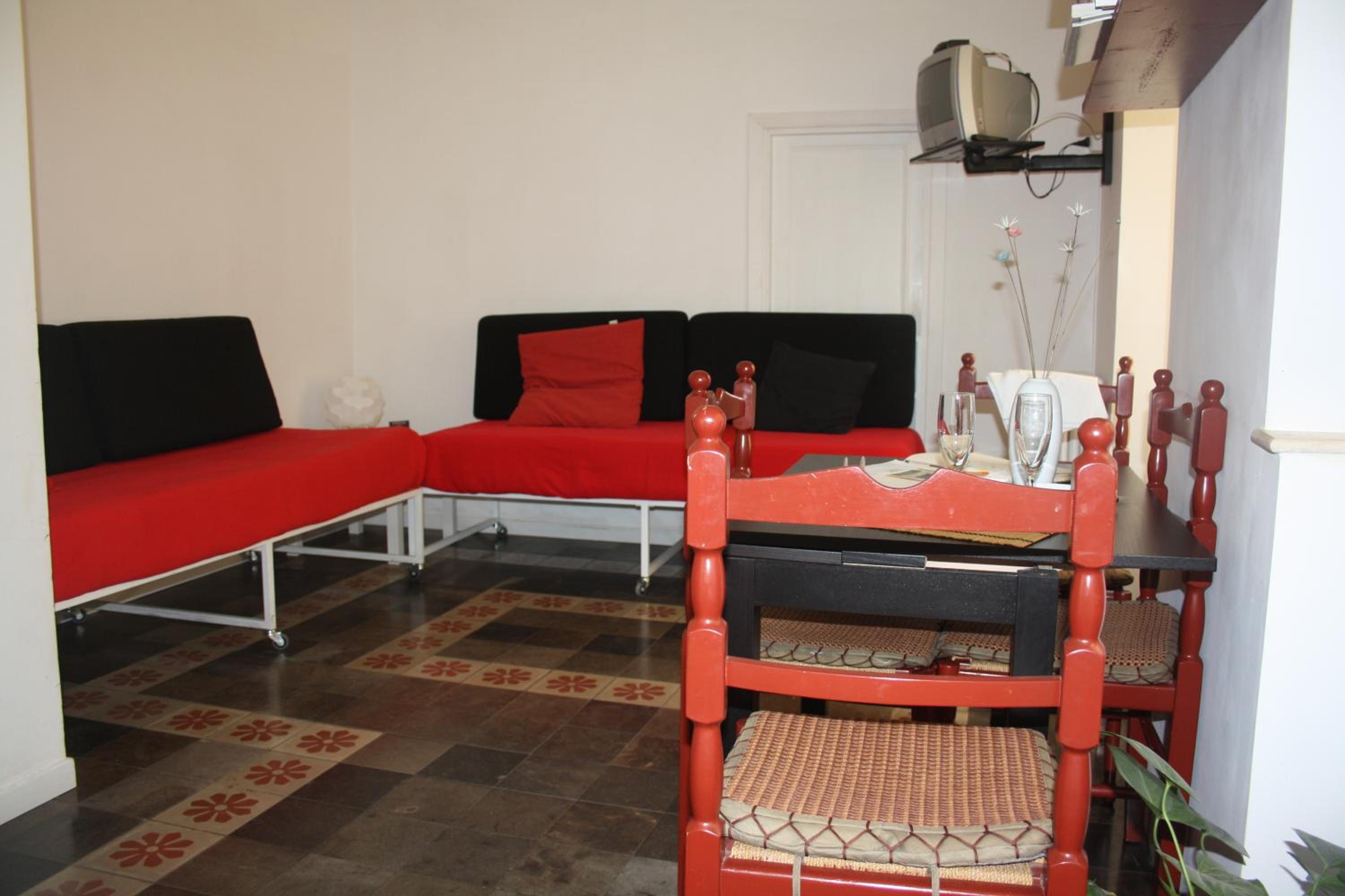 One-Bedroom Apartment - Photo 8
