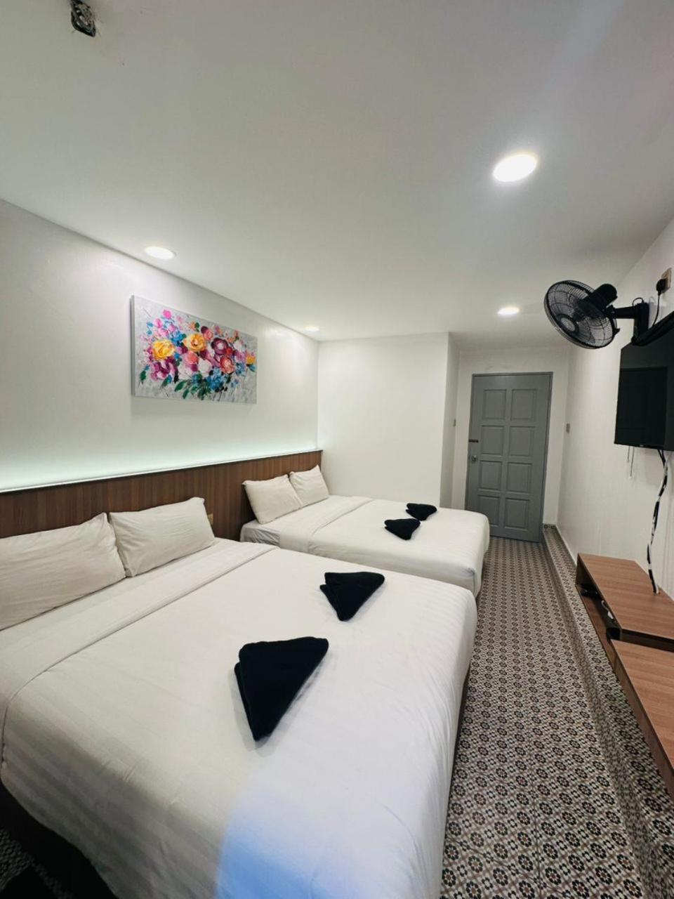 Family Room with Private Bathroom photo 1