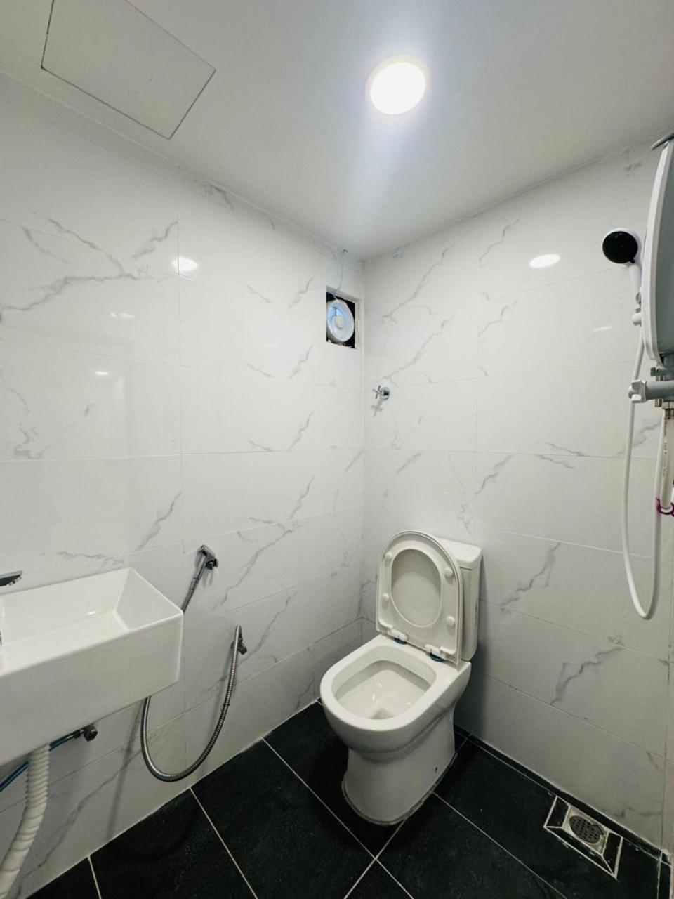 Family Room with Private Bathroom photo 3