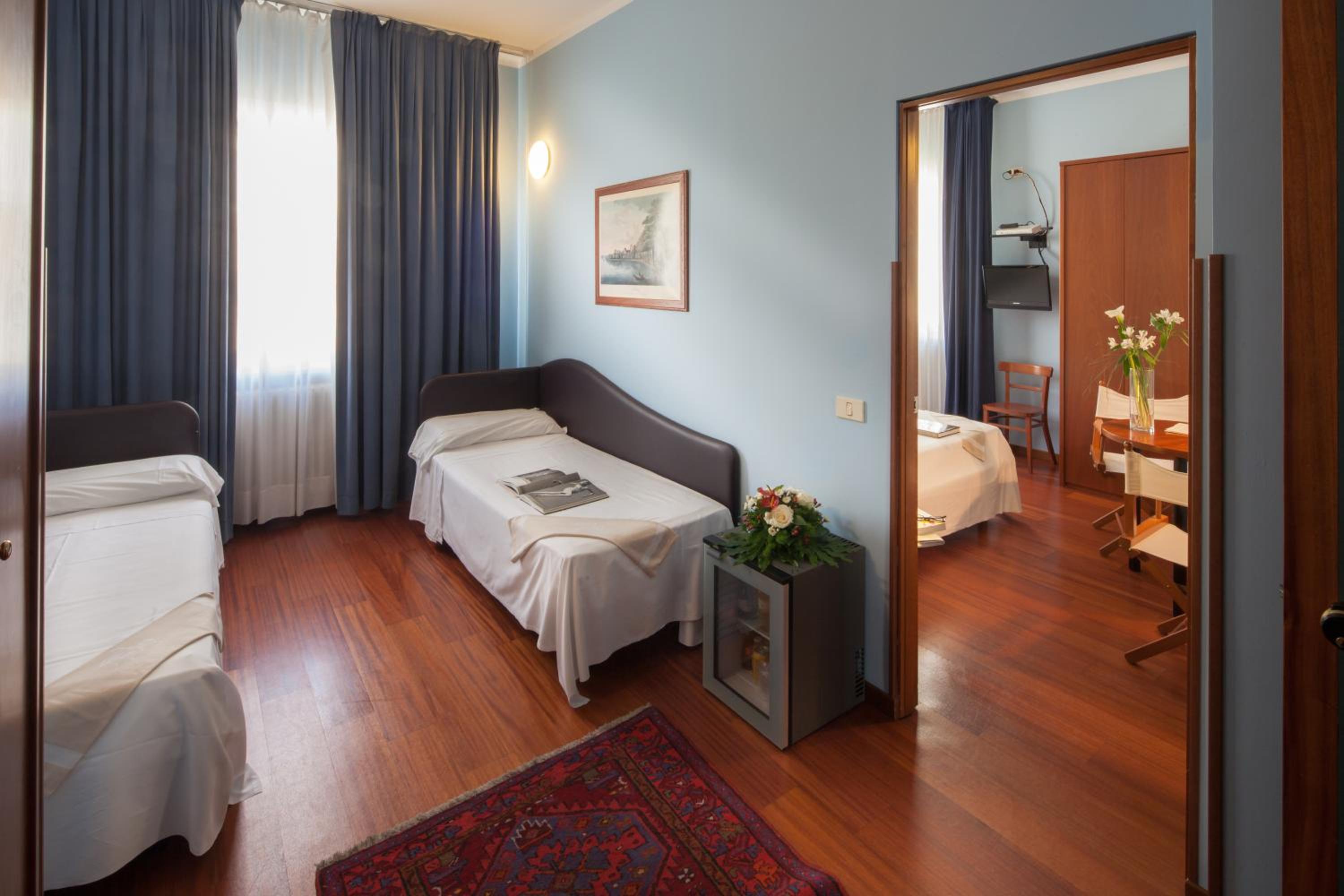 Connecting Double and Twin Room - Photo 1