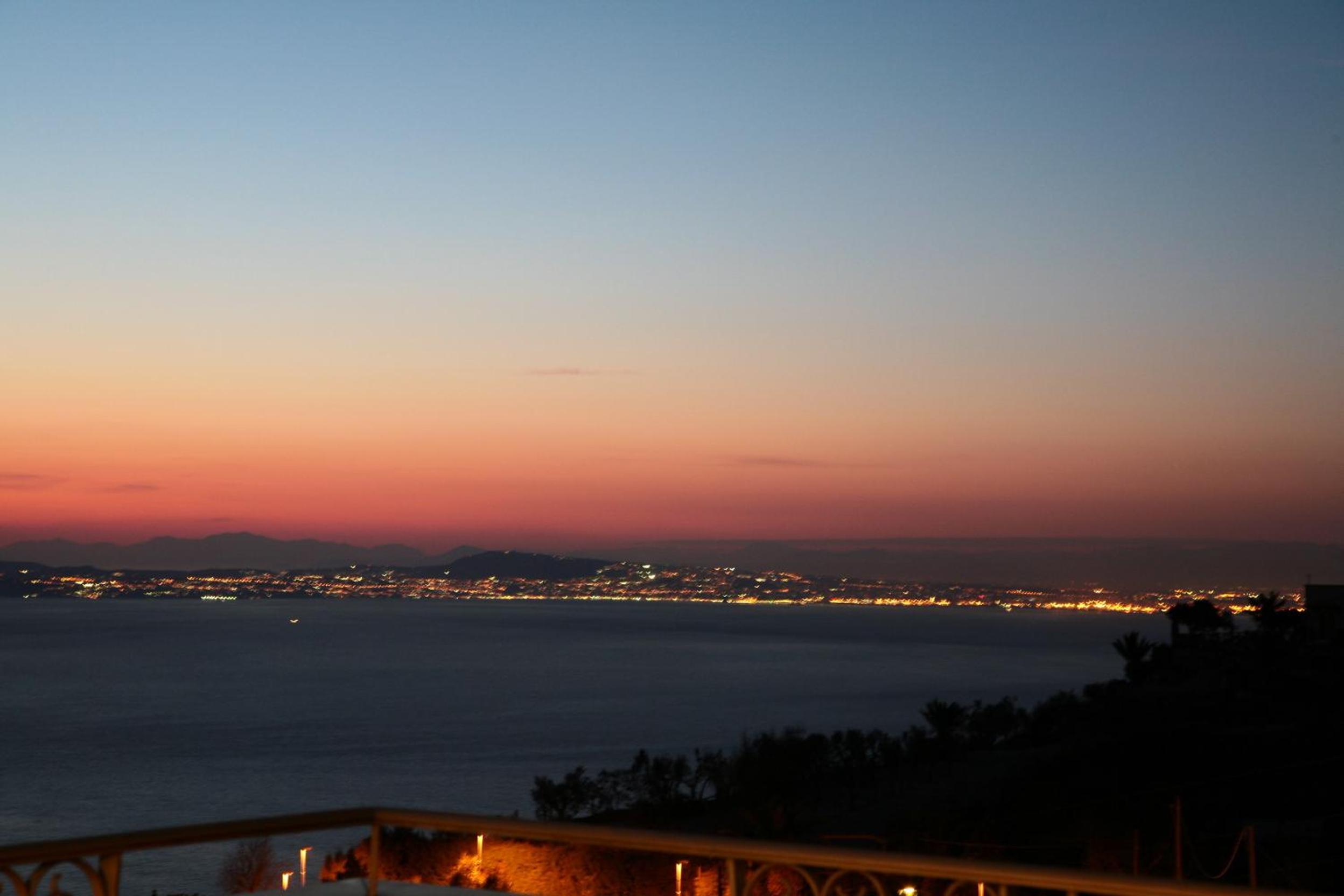 Deluxe Double Room with Sea View - Photo 4