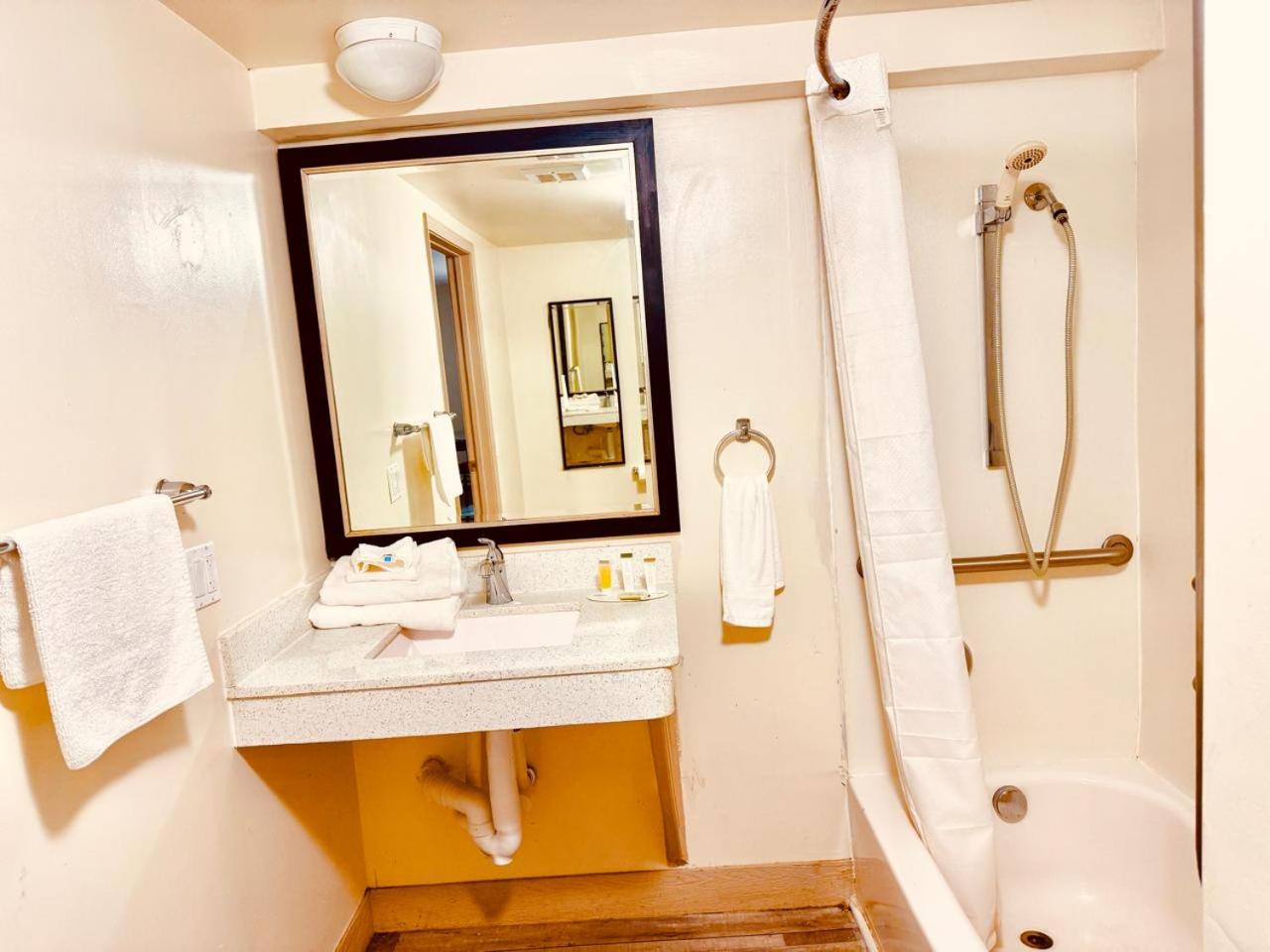 University Inn of Carbondale by Hotel O, Photo 5
