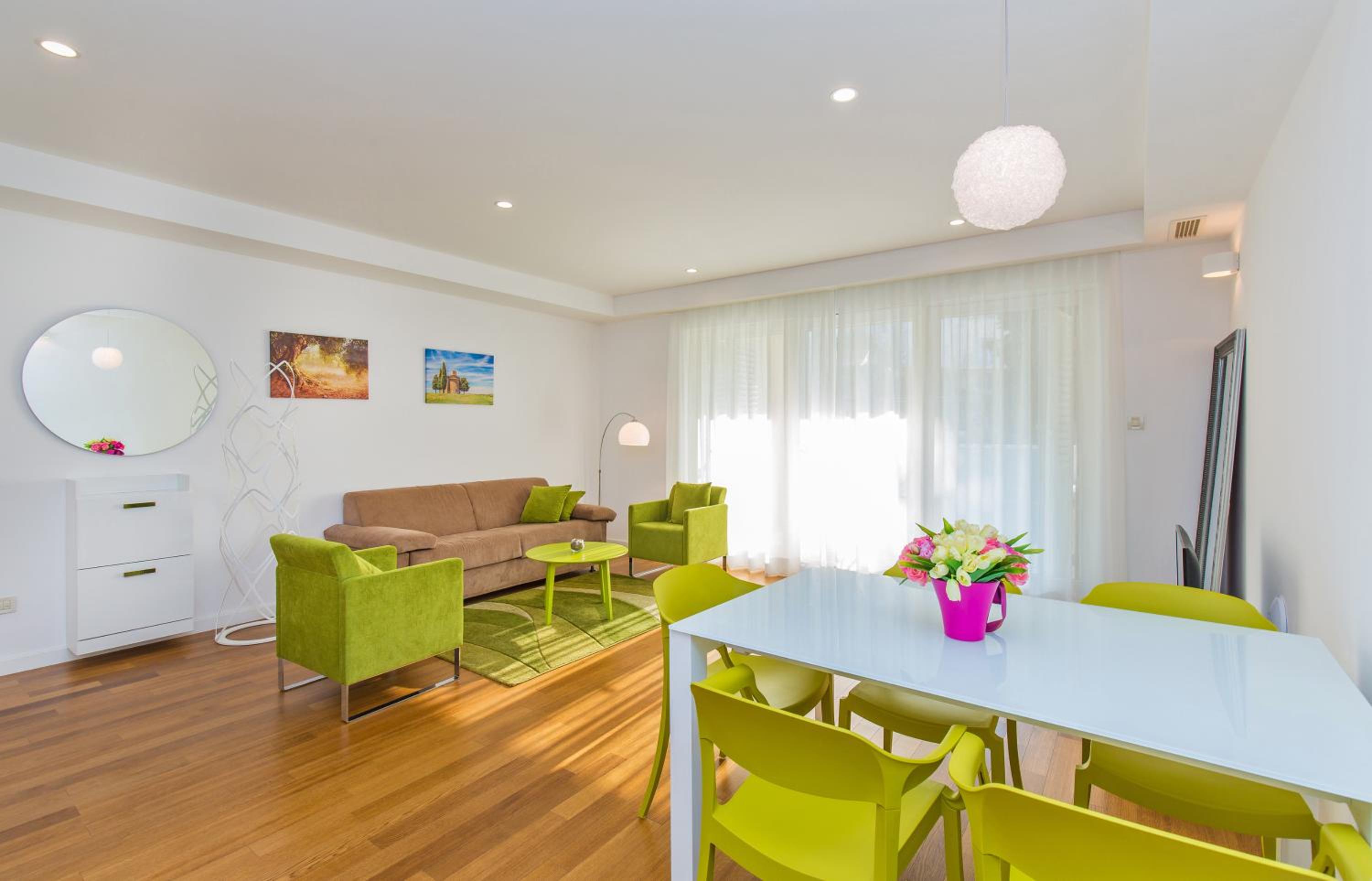 Deluxe Two-Bedroom Apartment with Terrace and PArtial Sea View photo 3