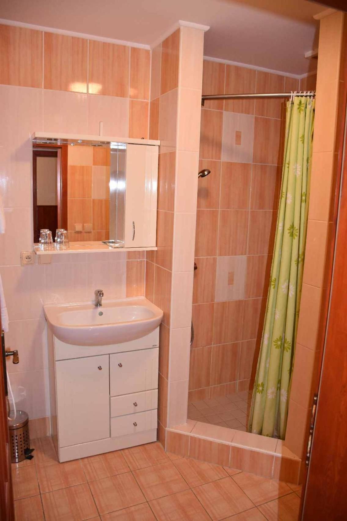 Deluxe Suite - Photo 6