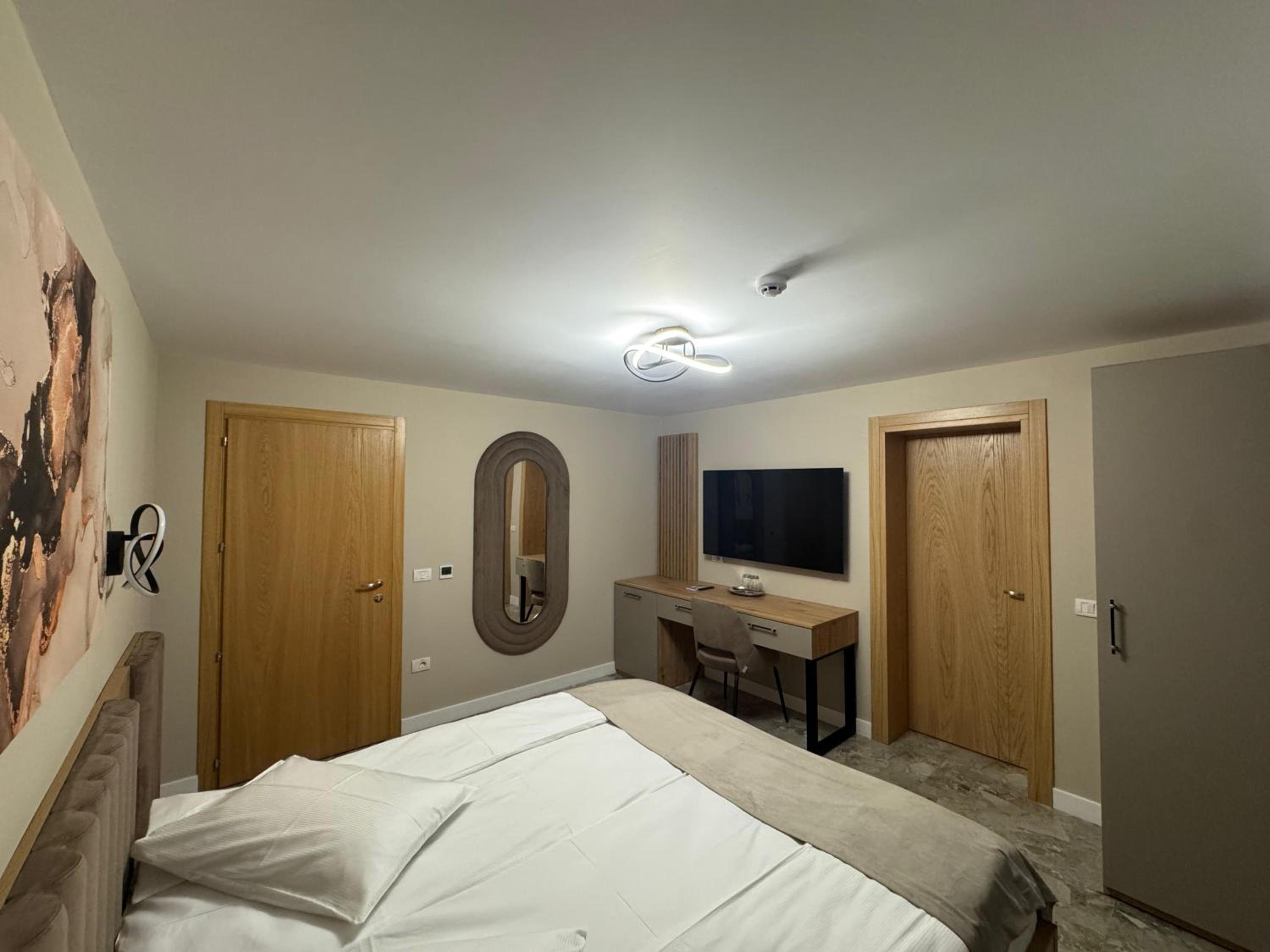 Deluxe King Room photo 2