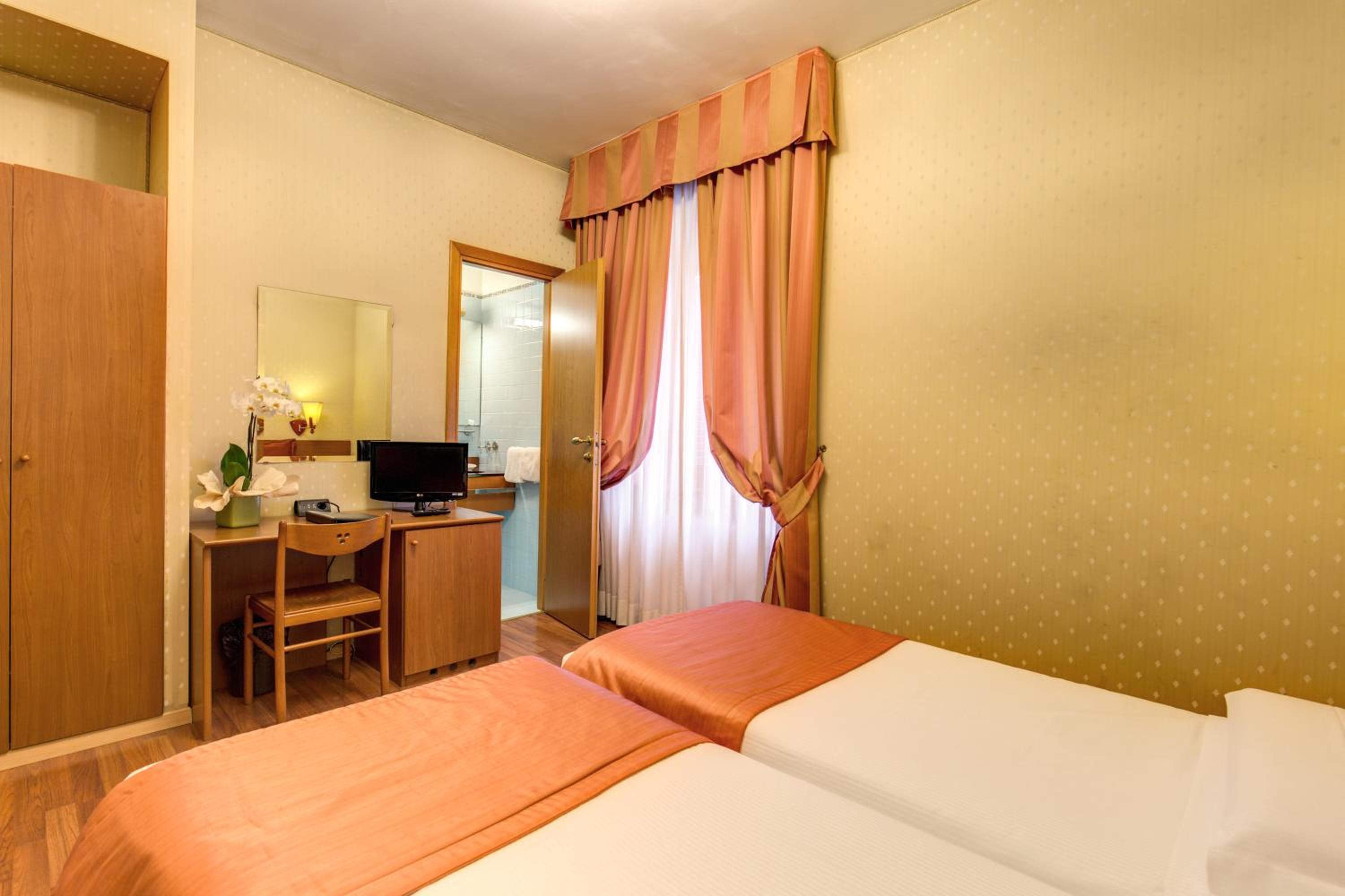 Hotel Flower Garden - Photo 4