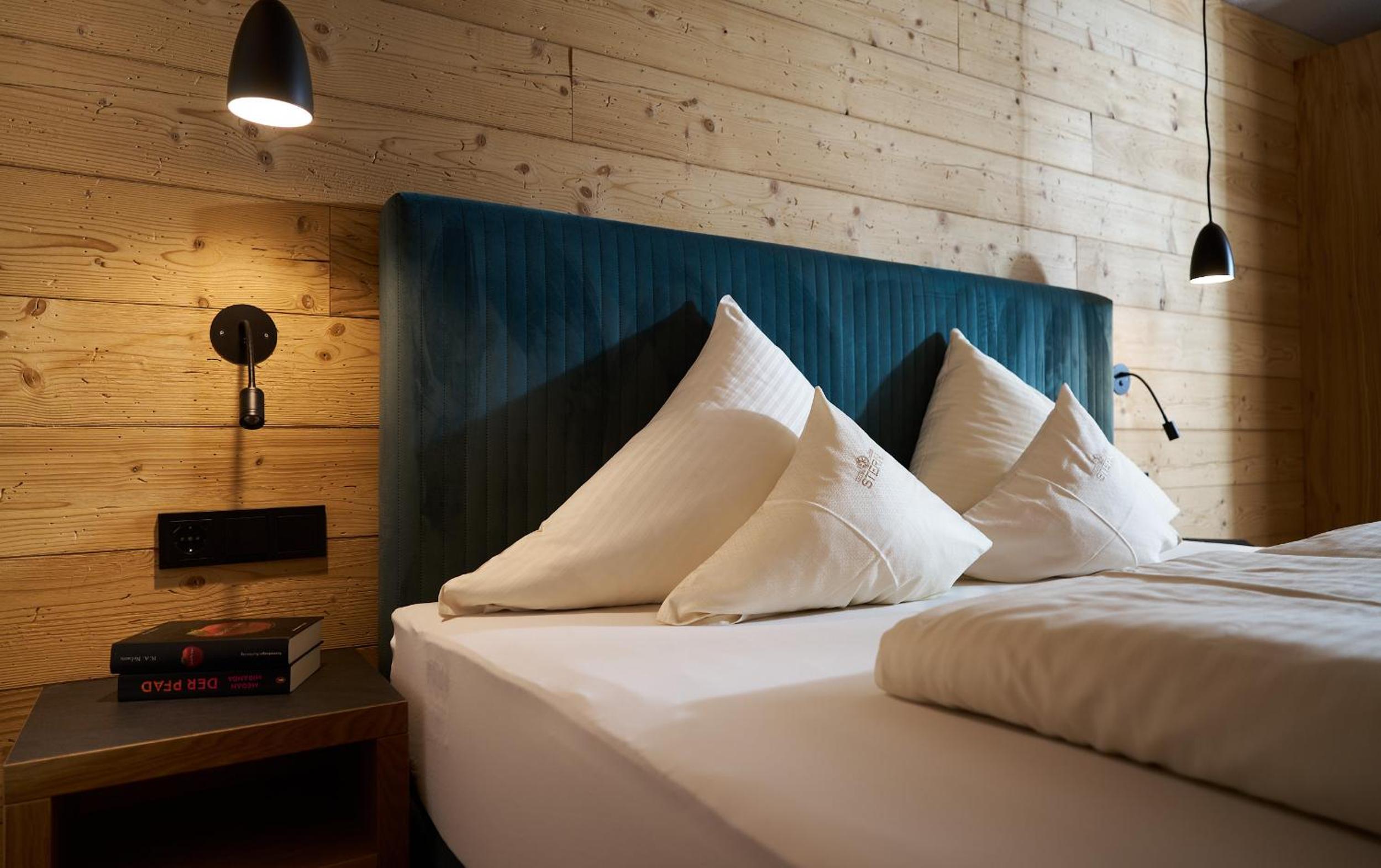 Deluxe Double Room with Balcony - Photo 2