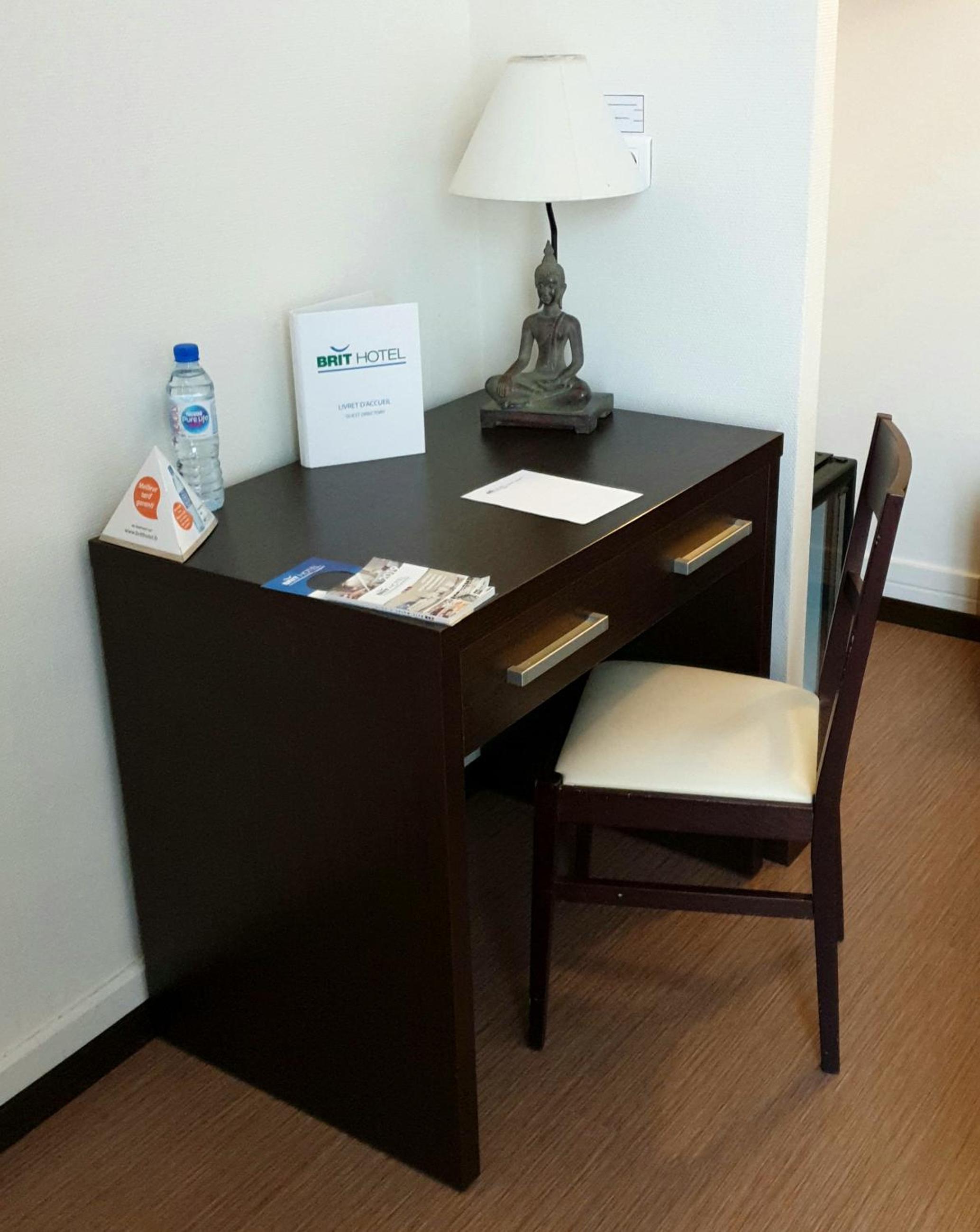 Twin Room with Street View - Photo 1